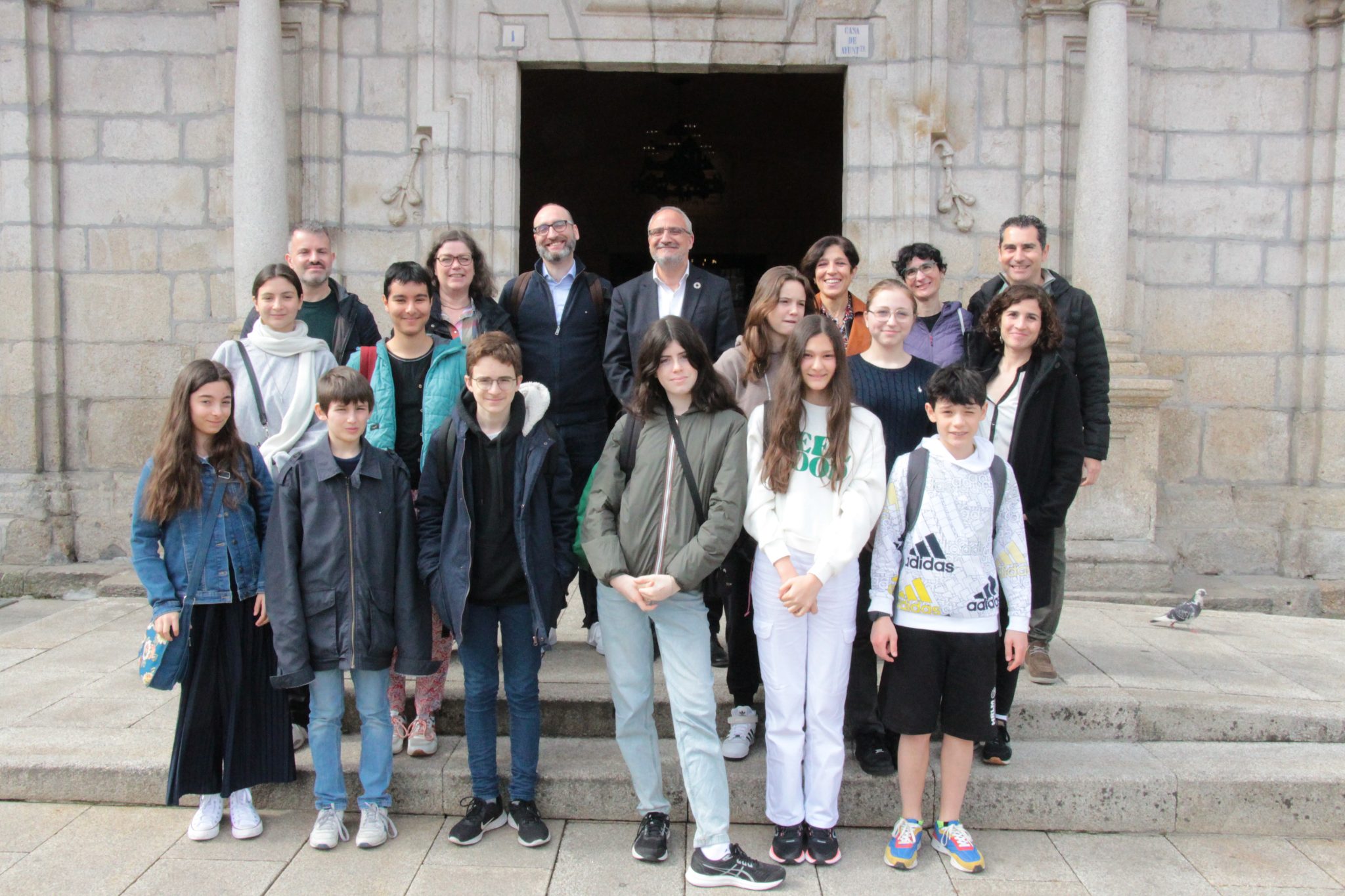 Profesores y alumnos del conservatorio de música de Boulogne, en Paris, visitan el Ayuntamiento de Ponferrada 1