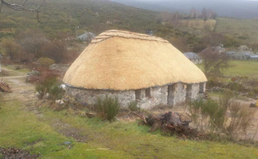 Finalizada la restauración del tejado de una palloza de Villafranca del Bierzo tras una inversión de 32.000 euros 1
