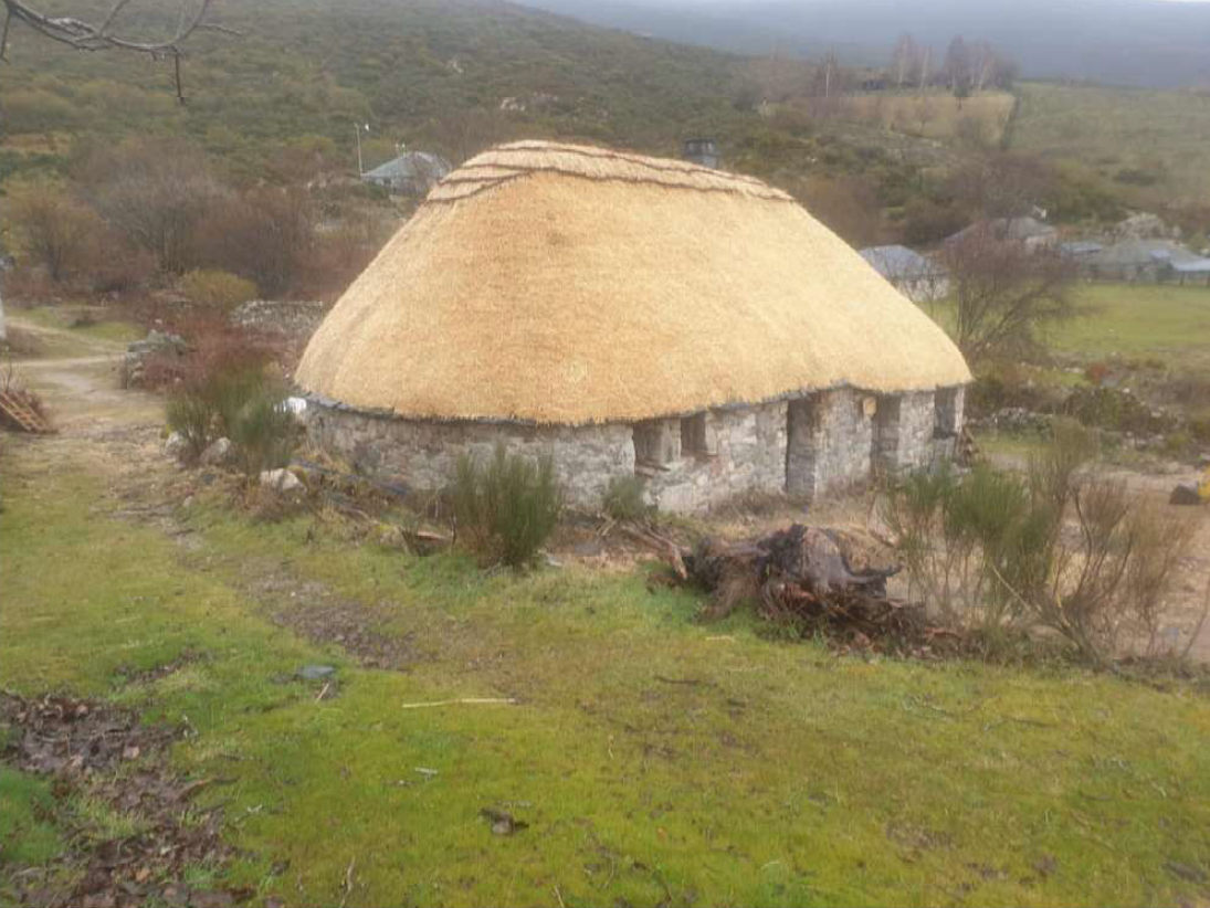 Finalizada la restauración del tejado de una palloza de Villafranca del Bierzo tras una inversión de 32.000 euros 1