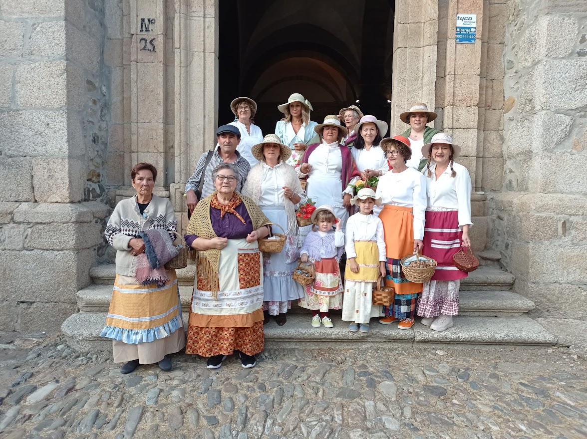 Molinaseca disfrutó de San Isidro con procesión y atuendos de época 11