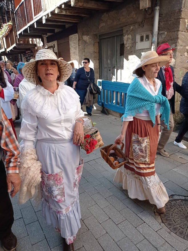 Molinaseca disfrutó de San Isidro con procesión y atuendos de época 2