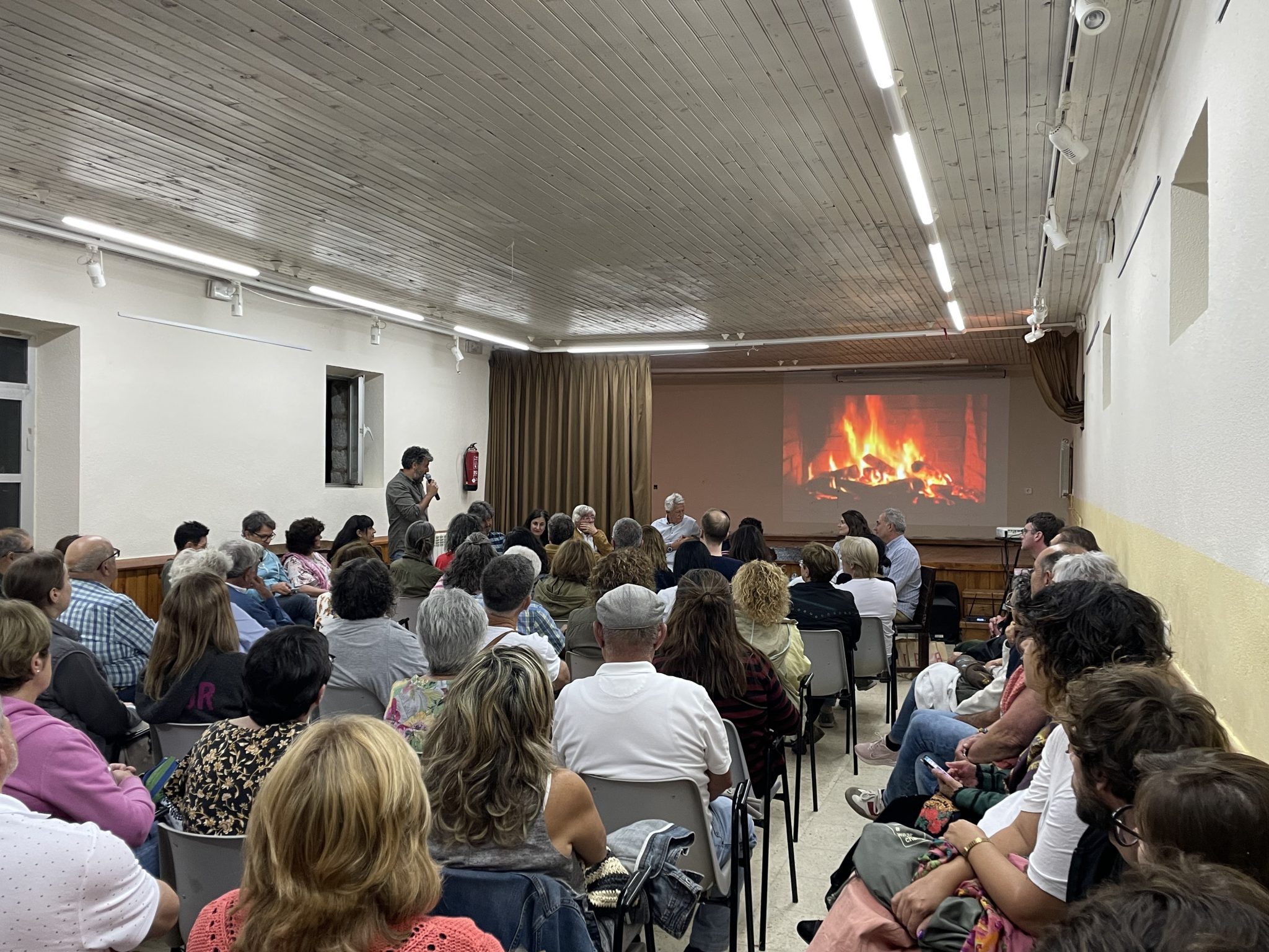 Más de 400 personas se reúnen para rescatar la tradición del filandón en el Festival Estar en Babia 1