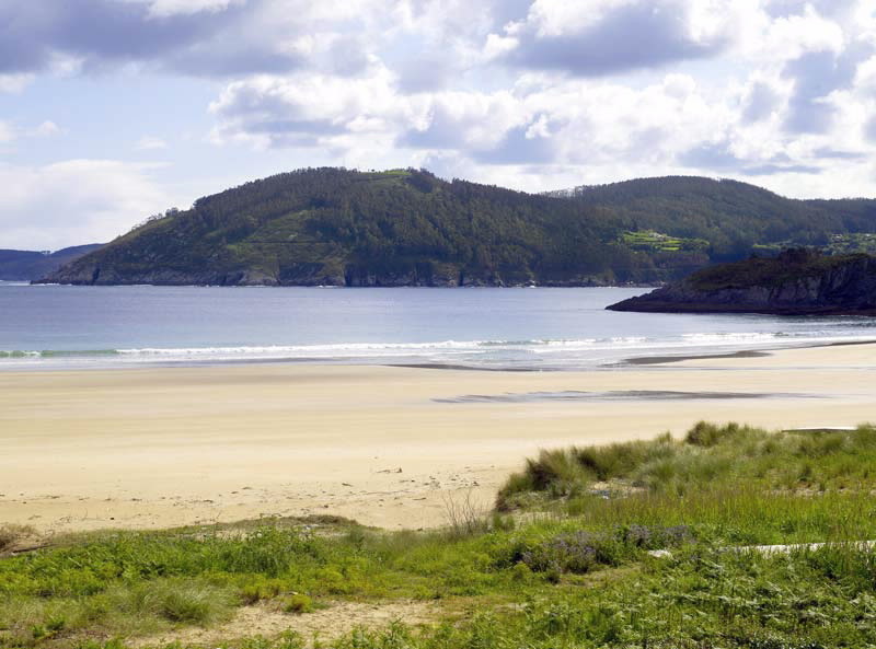 Playas cerca del Bierzo. Una selección de playas en Galicia para disfrutar de la arena y mojar los pies en el mar 4