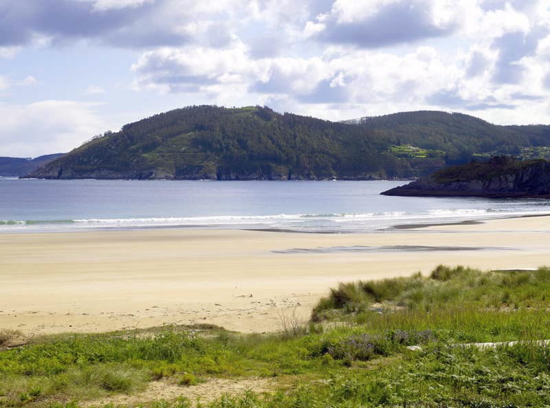 Playas cerca del Bierzo. Una selección de playas en Galicia para disfrutar de la arena y mojar los pies en el mar 5