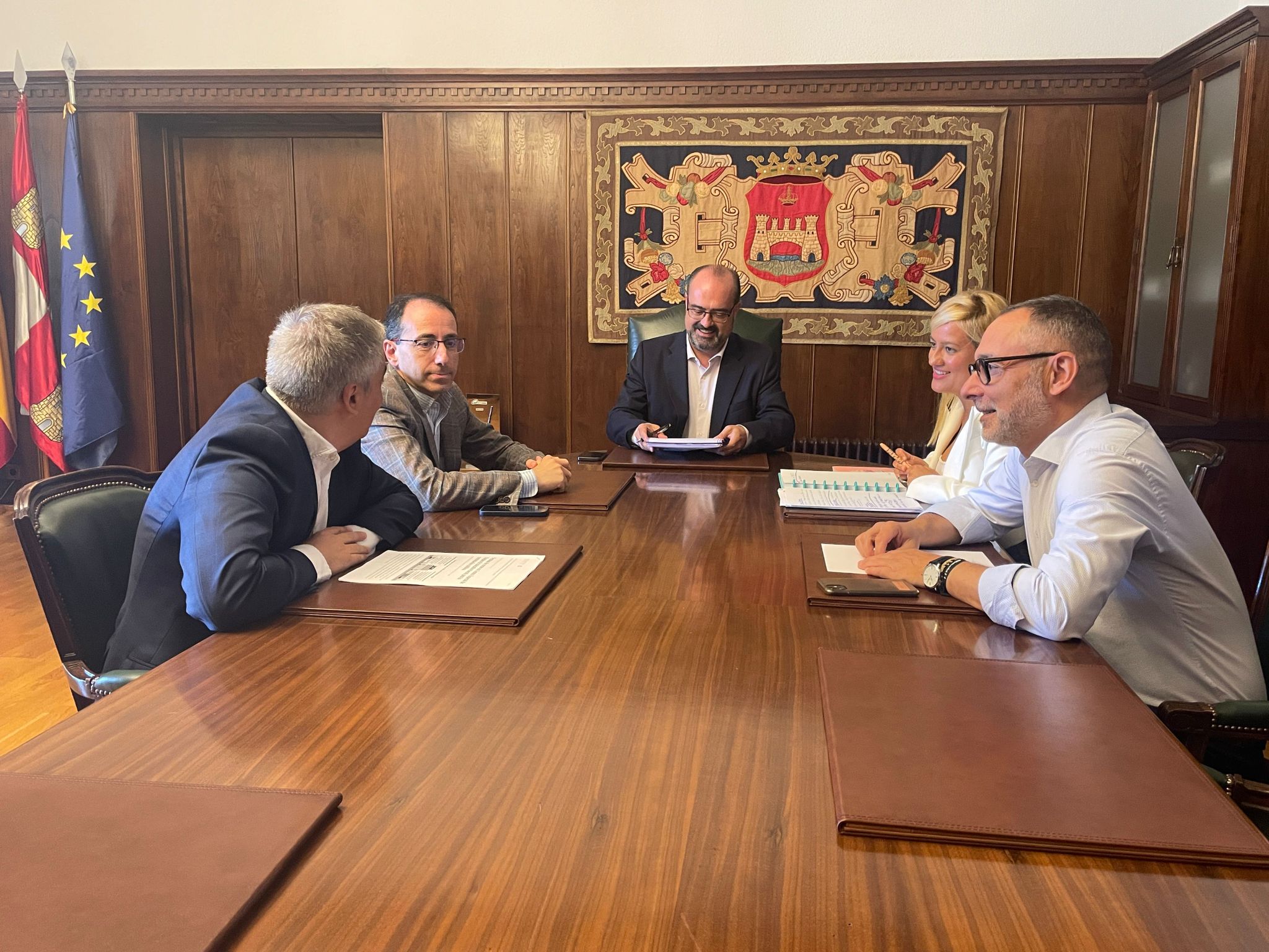 El alcalde de Ponferrada se reúne con Asprona y muestra la voluntad del equipo de gobierno para colaborar en la integración de las personas con discapacidad 1