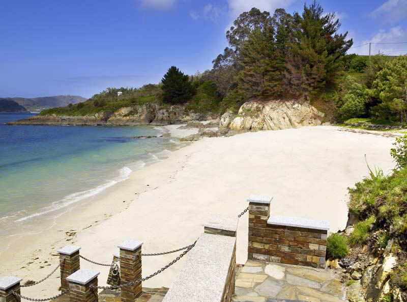 Playas cerca del Bierzo. Una selección de playas en Galicia para disfrutar de la arena y mojar los pies en el mar 1