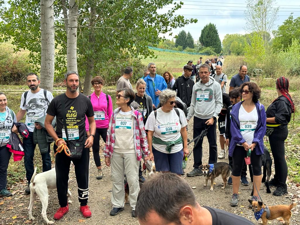 Éxito en la II Marcha Canina Contra el Maltrato Animal a favor de 'Peludines sin suerte' 1