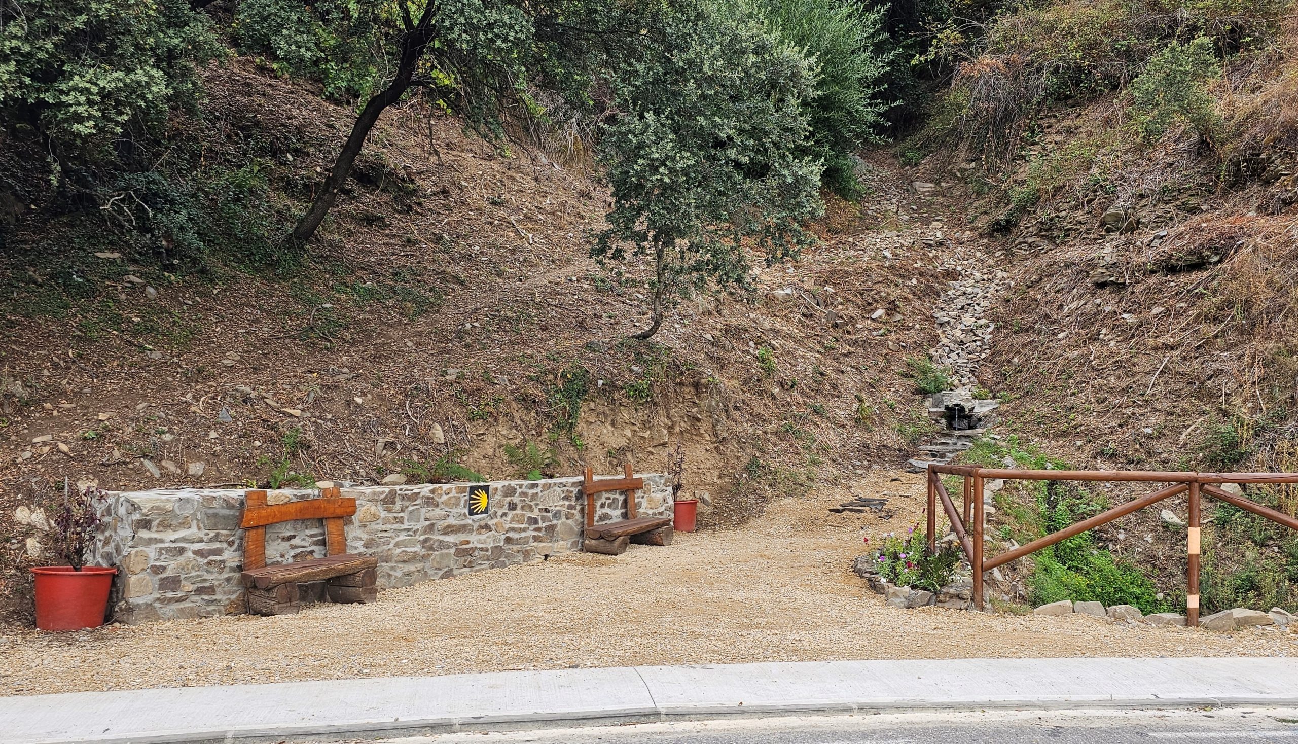 Villafranca pone en valor el entorno de la Fuente Los Colmenares en el Camino de Santiago 1