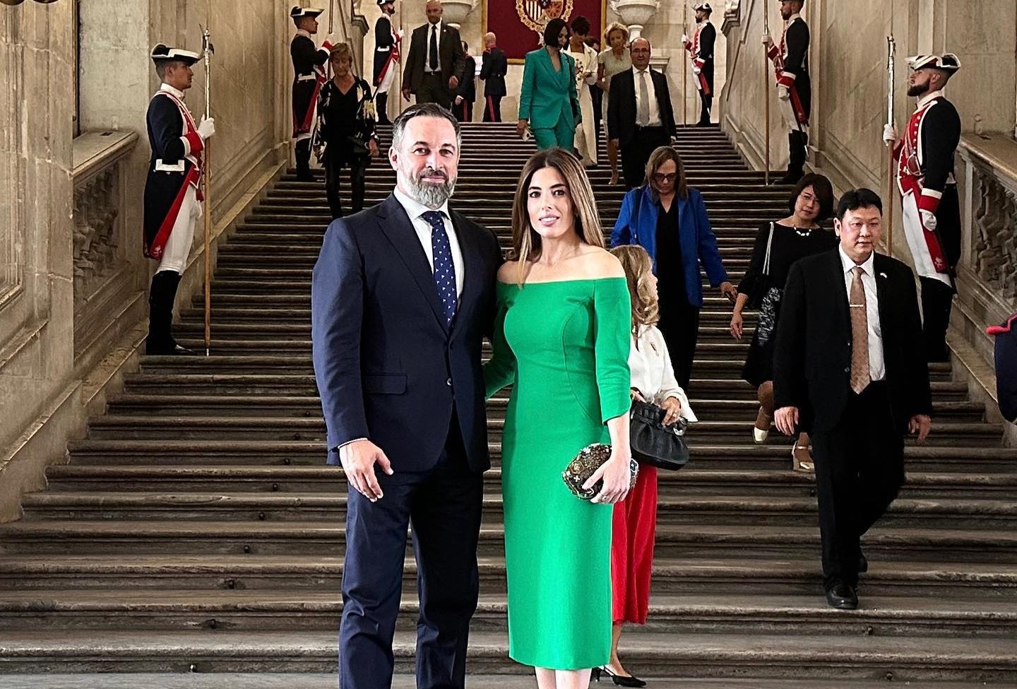 La mujer de Santiago Abascal, Lidia Bedman, acude al desfile del 12 de octubre y a la recepción de la familia Real vestida de Silvia Fernández 1