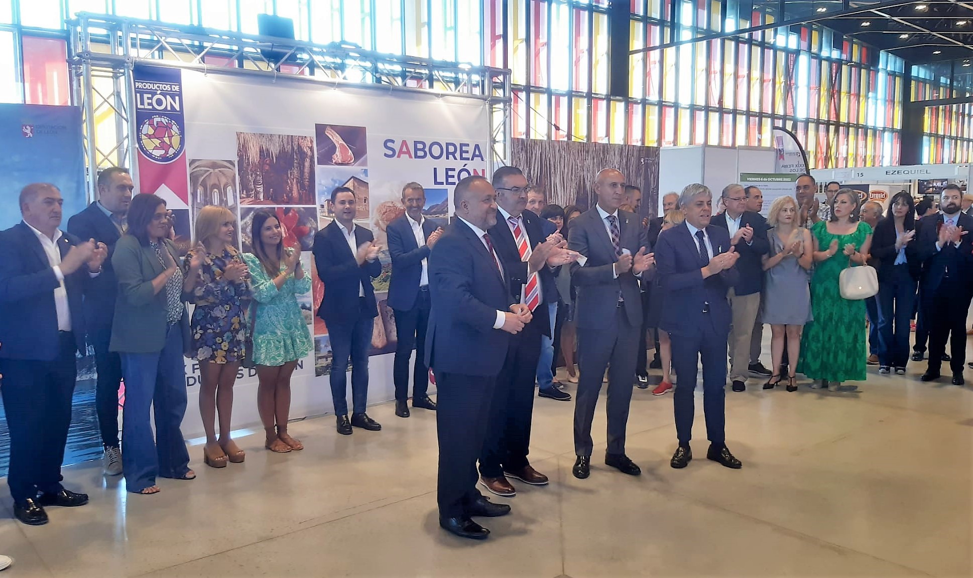 La Diputación inaugura la Feria de Productos de León que estará en la capital hasta el domingo 1