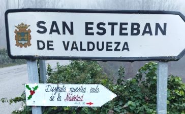 San Esteban de Valdueza decora también sus calles con motivos navideños realizados con materiales reciclados 8