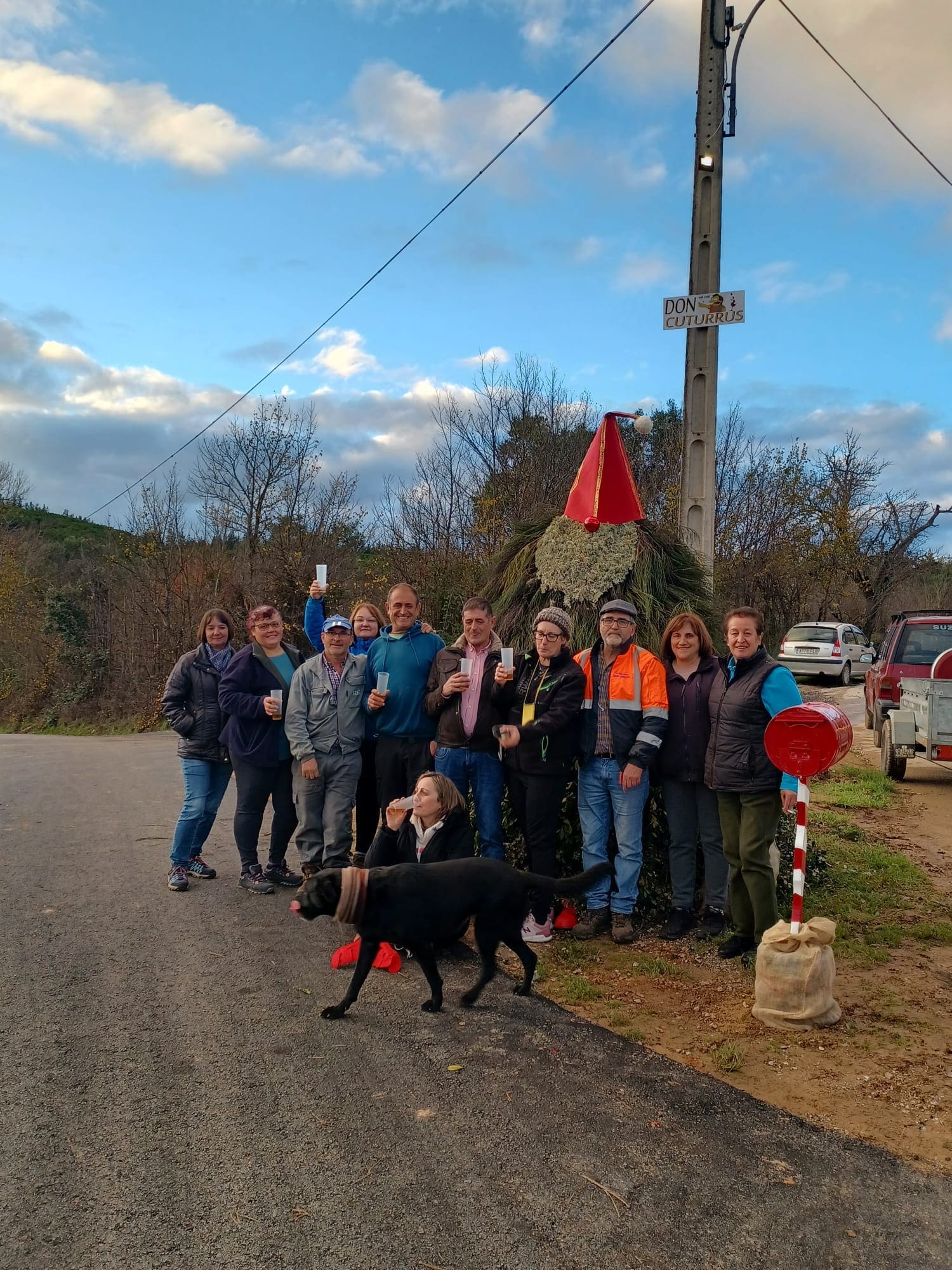 La Campañana (Carucedo) se anima a la decoración navideña del pueblo para animar las fiestas navideñas 10