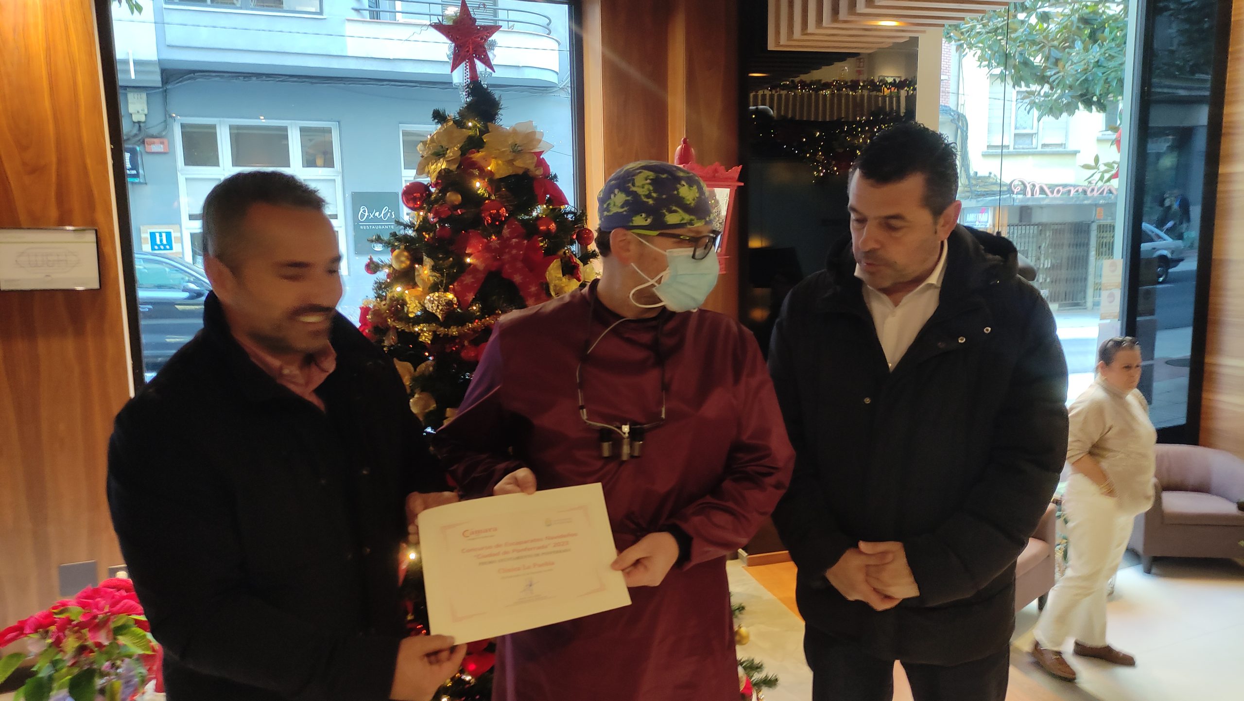 La Clinica Dental La Puebla 39 y la tienda de complementos Dekko Woman ganadores del concurso de escaparates navideños 5