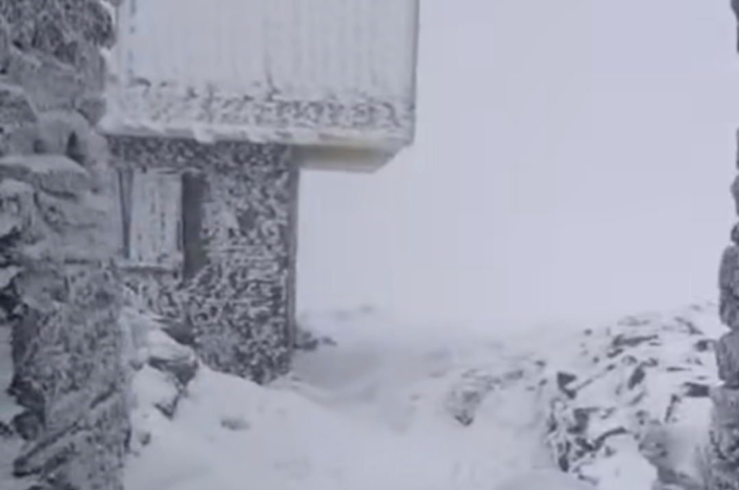 La ermita de la Aquiana se viste de blanco, dejando una preciosa estampa invernal 1
