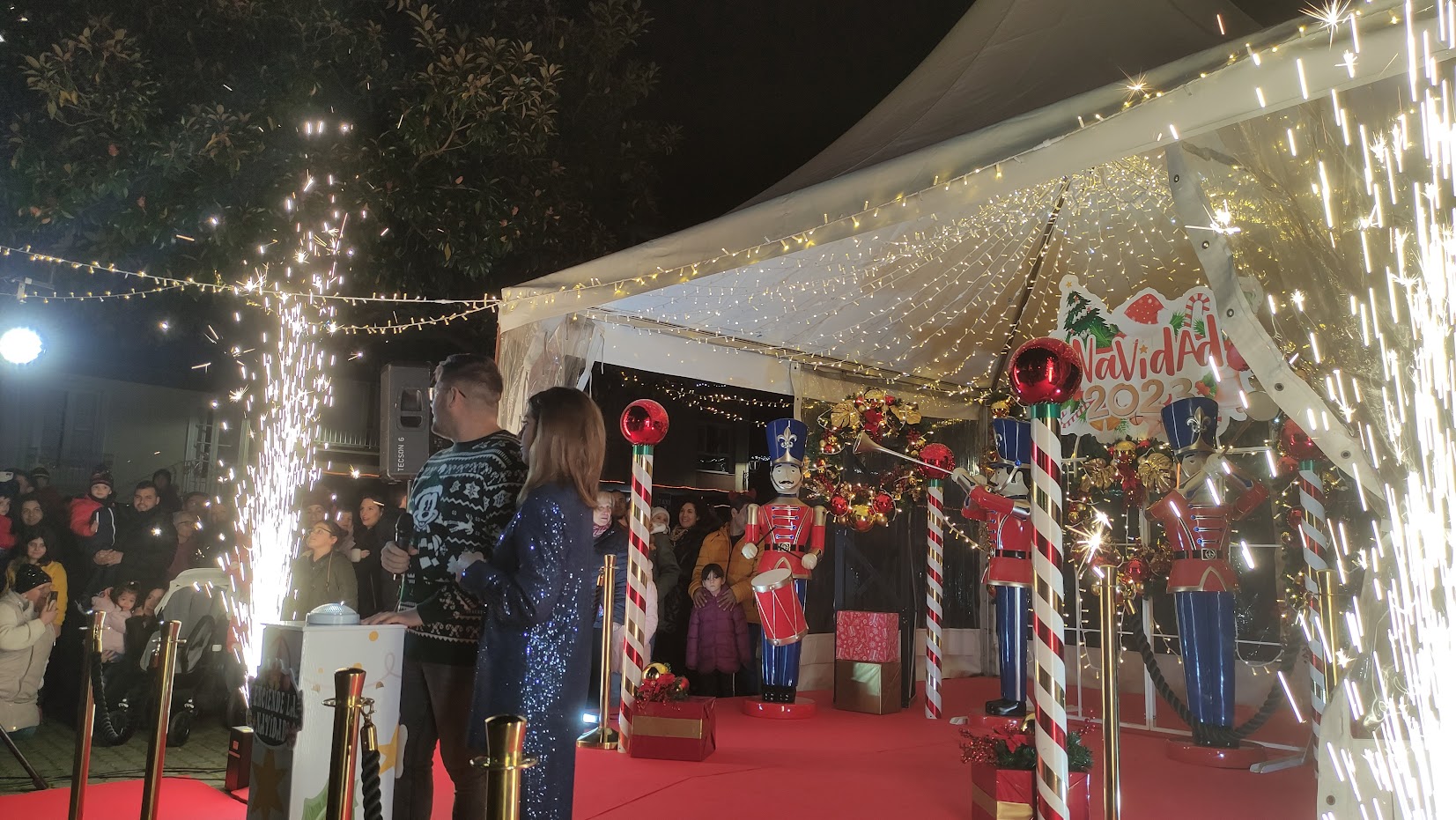 Cacabelos ilumina la Navidad acompañada de chocolate y bizcochos para los peques 1