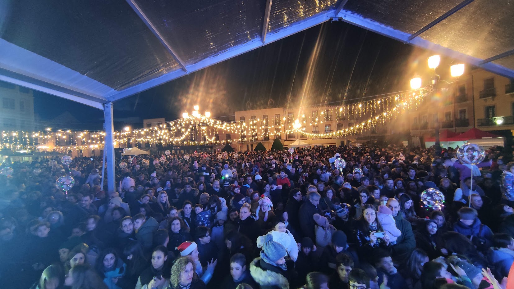 Ponferrada inaugura la Navidad con un acto que ilusiona a los más pequeños 3