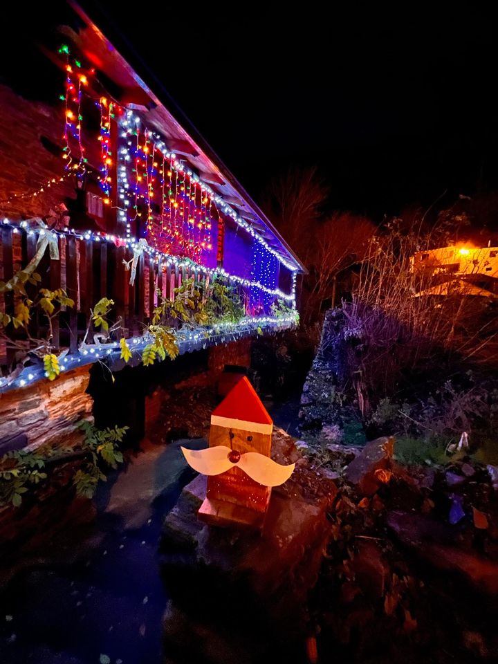 Los vecinos de San Clemente de Valdueza llenan sus calles de color y alegría navideña 9