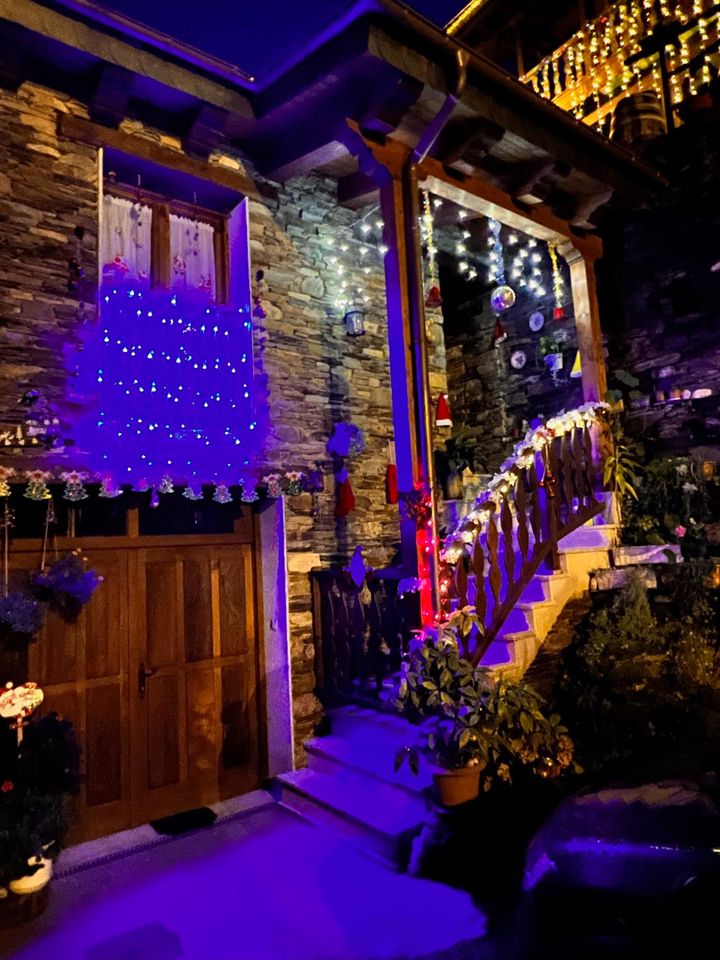 Los vecinos de San Clemente de Valdueza llenan sus calles de color y alegría navideña 8