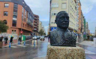 El busto de Severo Gómez Núñez se traslada del parque del Plantío a la calle que lleva su nombre 5