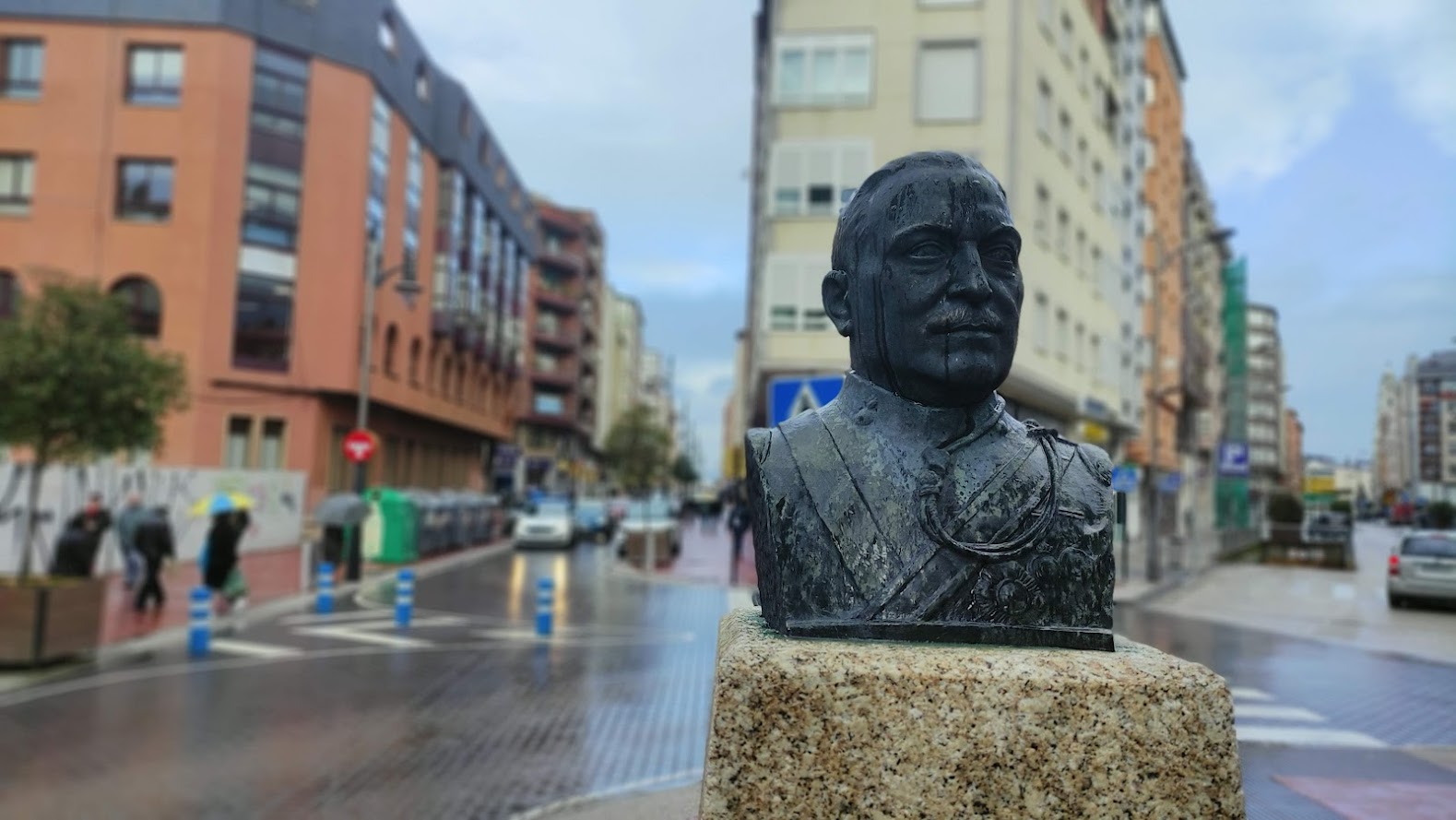 El busto de Severo Gómez Núñez se traslada del parque del Plantío a la calle que lleva su nombre 1