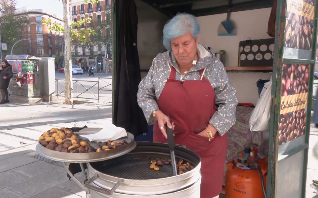 "Castaña del Bierzo que buena es". La castañera más antigua de Madrid en 'Ahora o Nunca' de RTVE 1