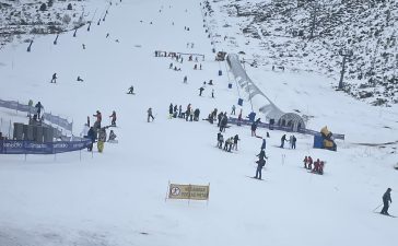 5.293 esquiadores visitan las estaciones de esquí durante el primer fin de semana de la temporada 8