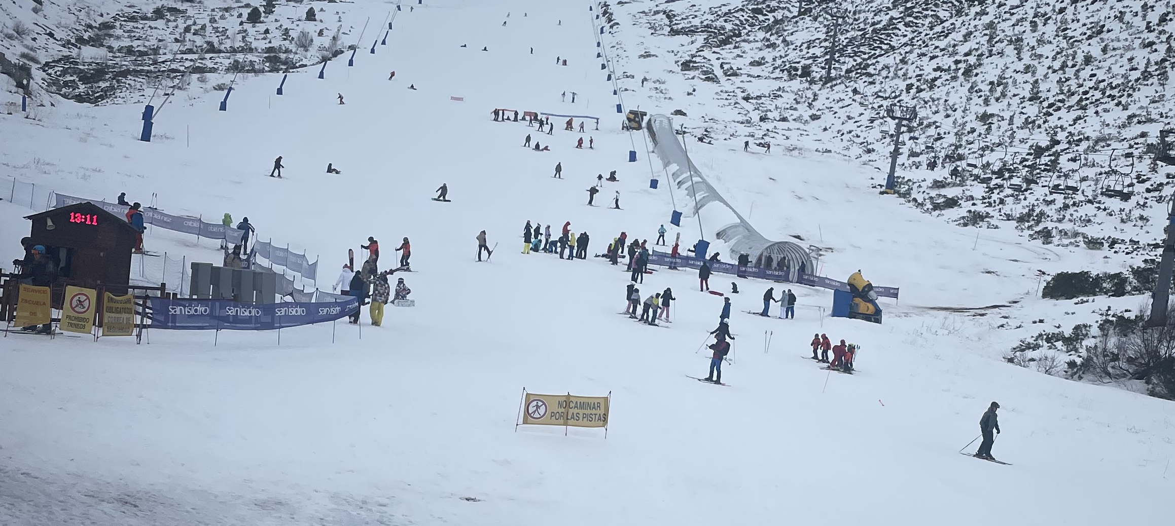 5.293 esquiadores visitan las estaciones de esquí durante el primer fin de semana de la temporada 1