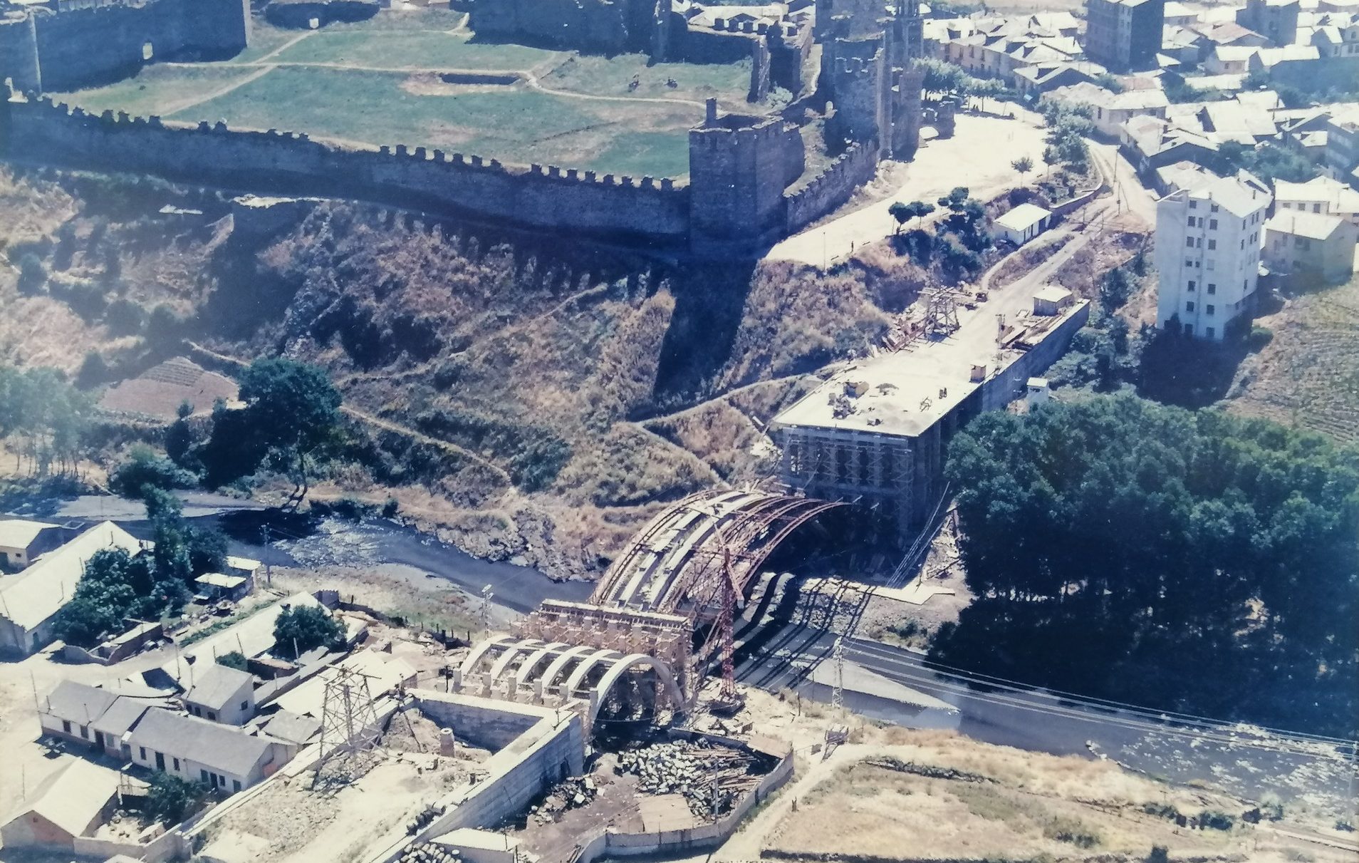 Unas sorprendentes fotografías aéreas muestran el 'Puente Nuevo' en construcción 1