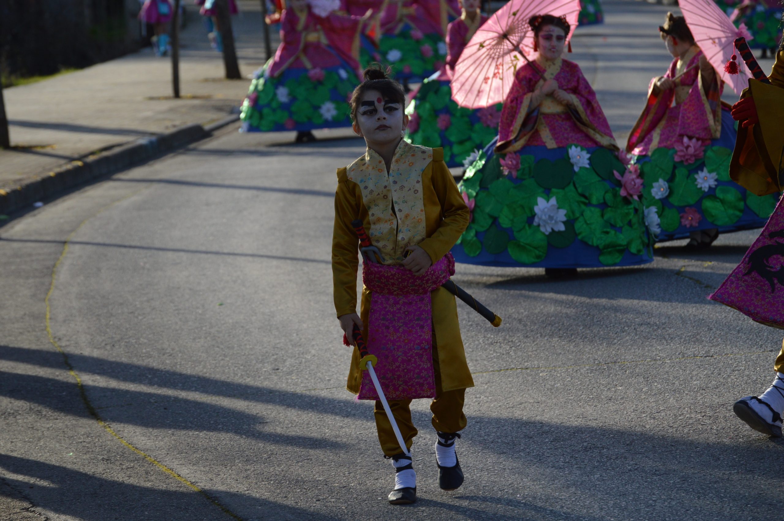 La alegría del Carnaval recorre Cubillos del Sil bajo un sol casi-primaveral 56