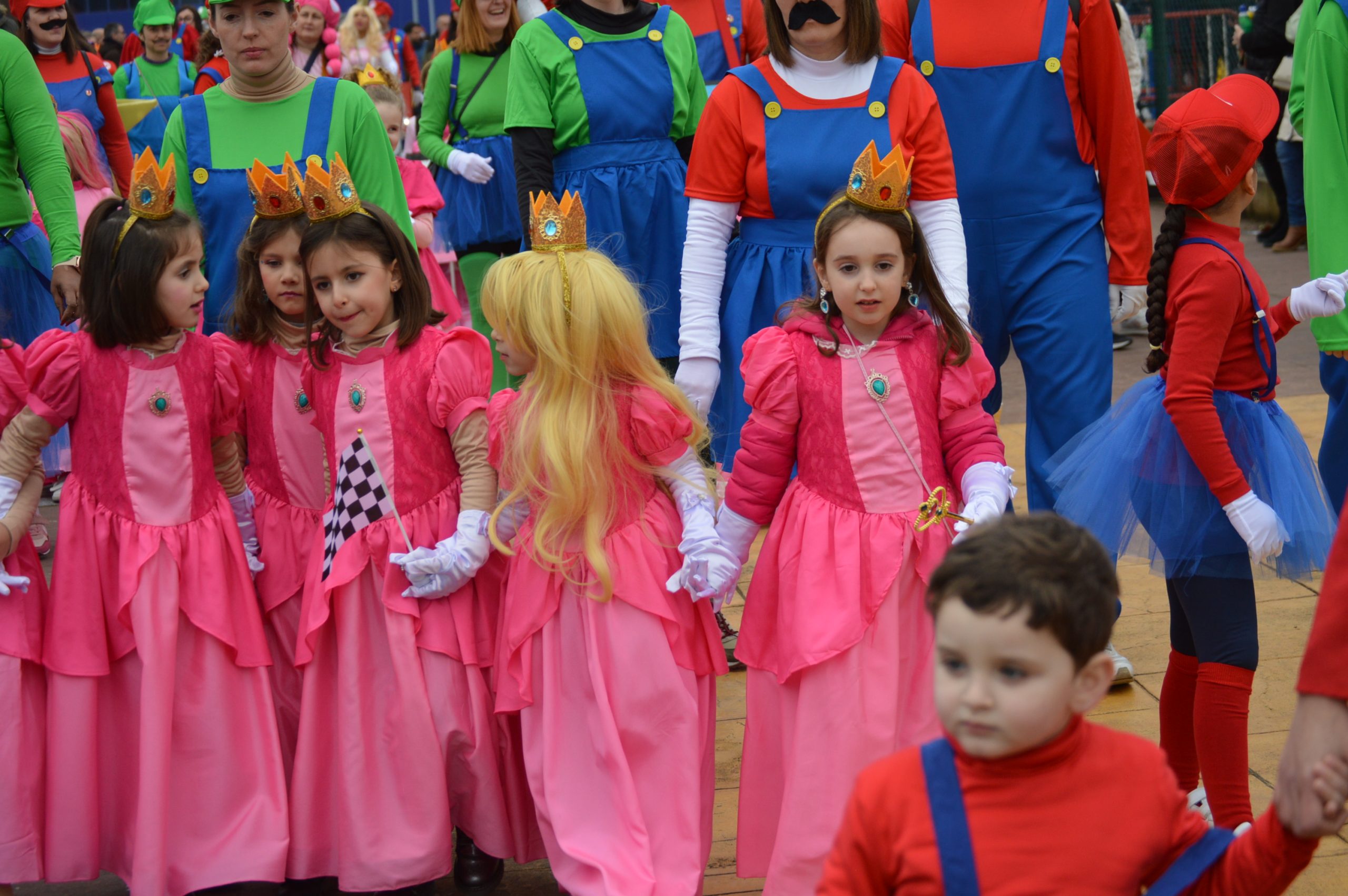 El tiempo respeta el Carnaval Infantil de Ponferrada 2024 y los niños acuden puntuales a la cita 159
