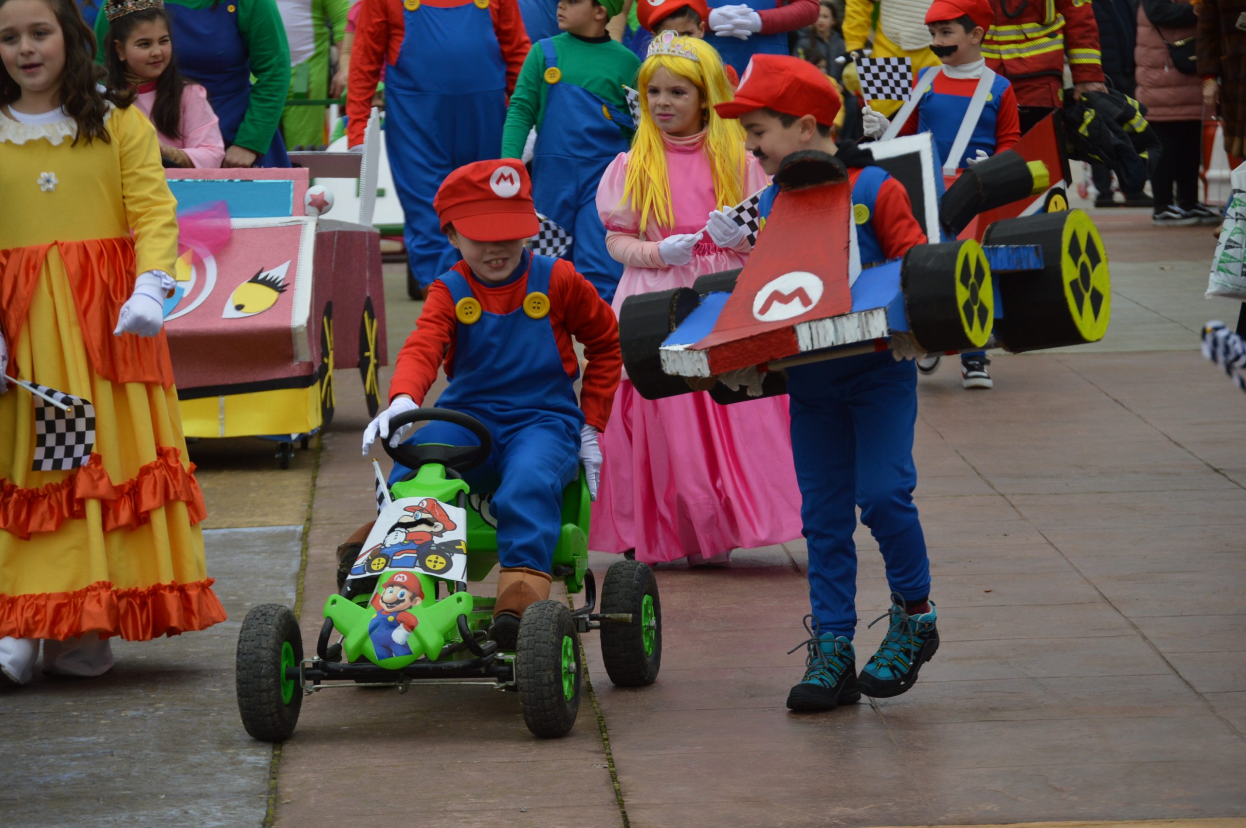 El tiempo respeta el Carnaval Infantil de Ponferrada 2024 y los niños acuden puntuales a la cita 17