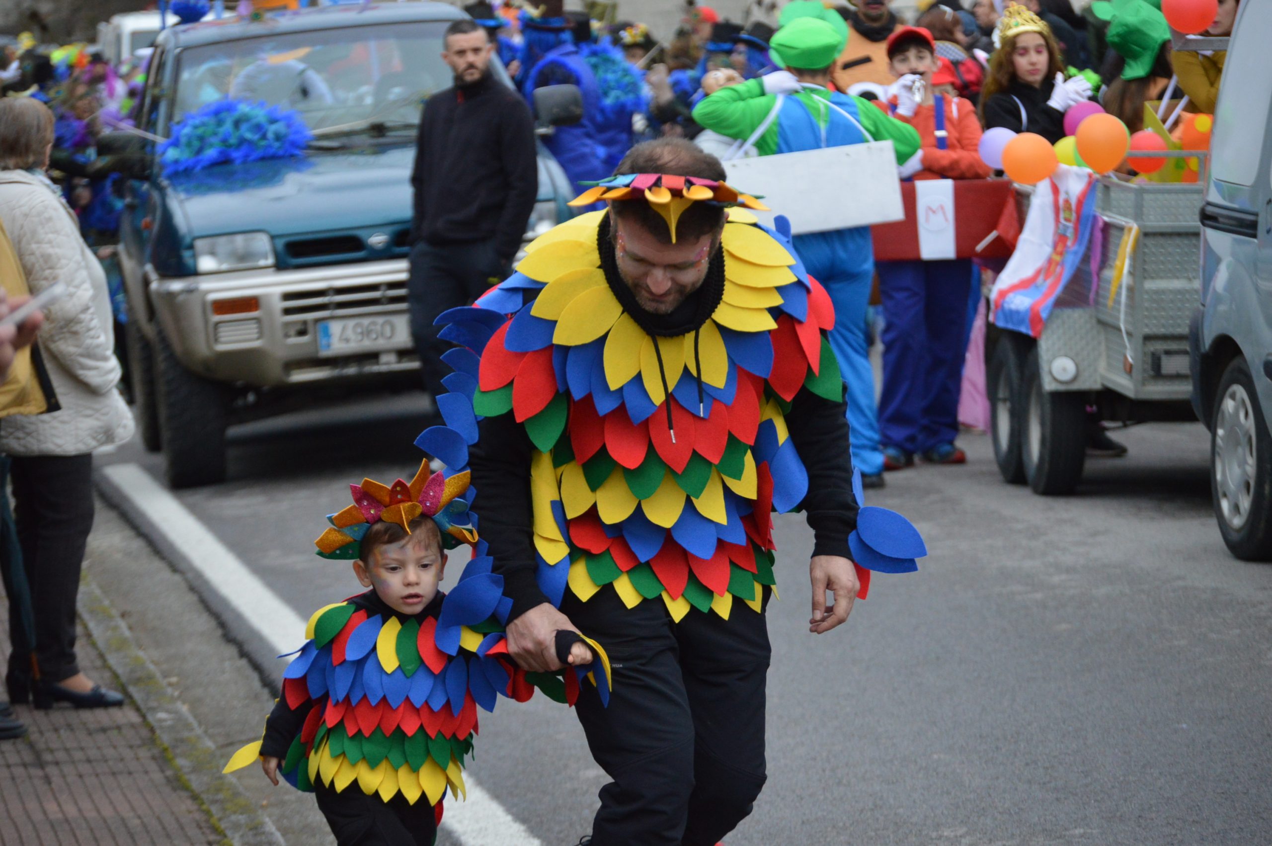 El tiempo respeta el Carnaval de Carracedelo que recorrió las calles más céntricas del pueblo 30