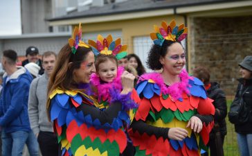 El tiempo respeta el Carnaval de Carracedelo que recorrió las calles más céntricas del pueblo 2