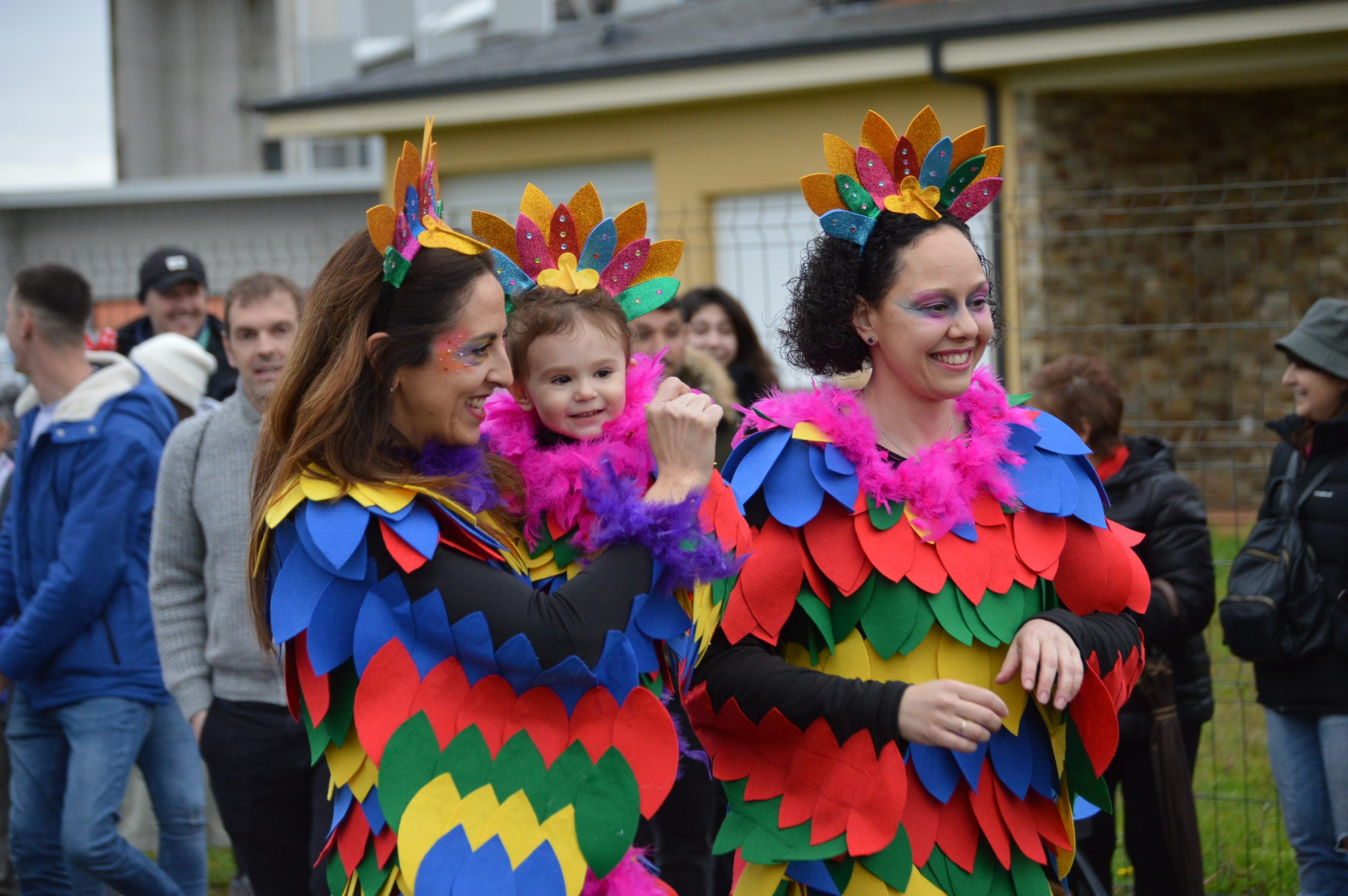 El tiempo respeta el Carnaval de Carracedelo que recorrió las calles más céntricas del pueblo 1