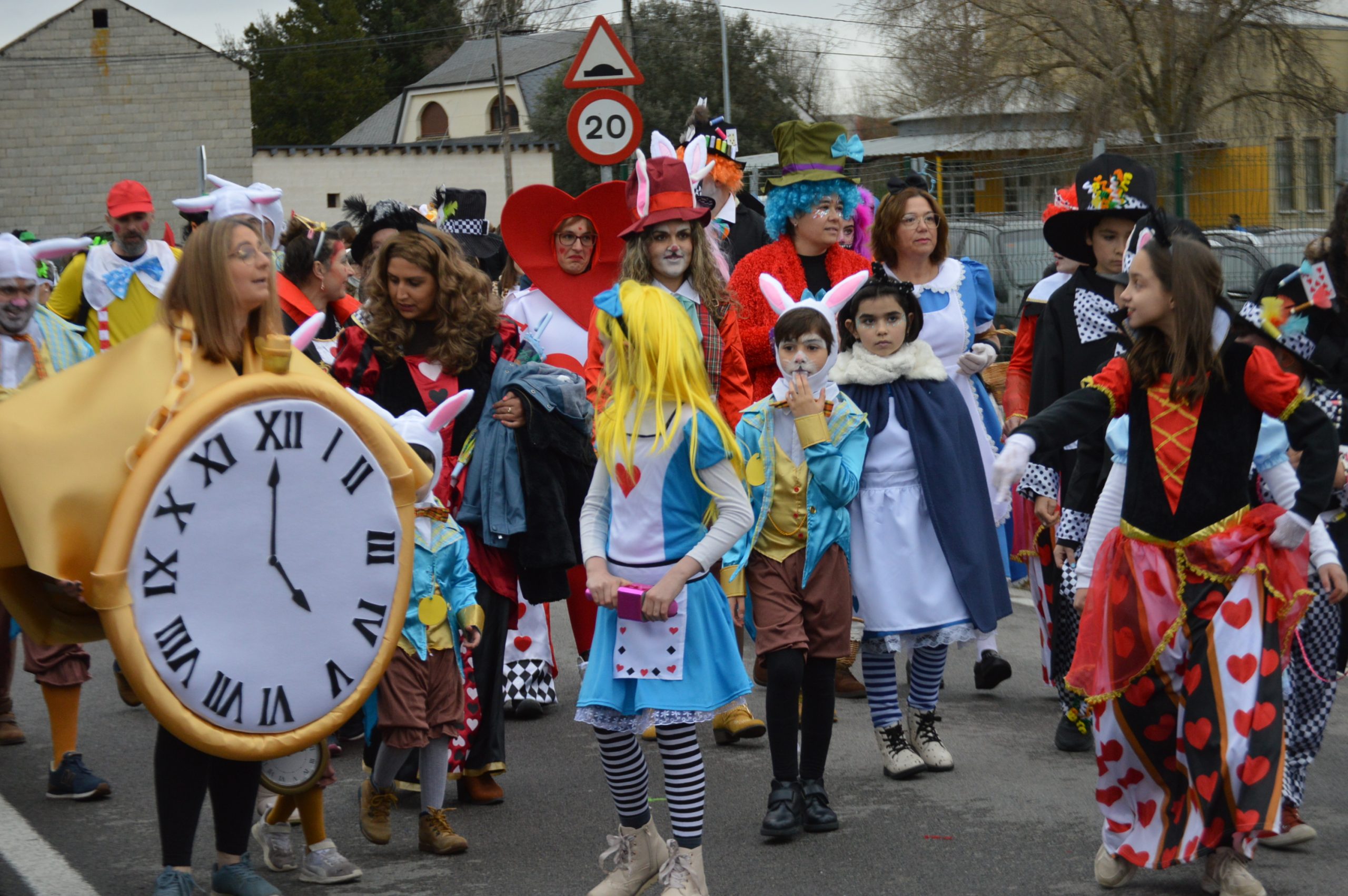 El tiempo respeta el Carnaval de Carracedelo que recorrió las calles más céntricas del pueblo 123