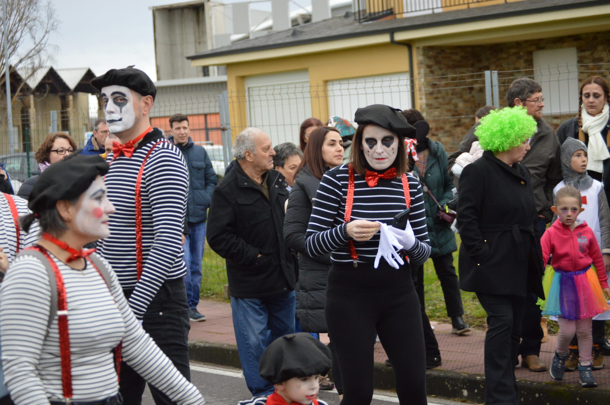 El tiempo respeta el Carnaval de Carracedelo que recorrió las calles más céntricas del pueblo 3