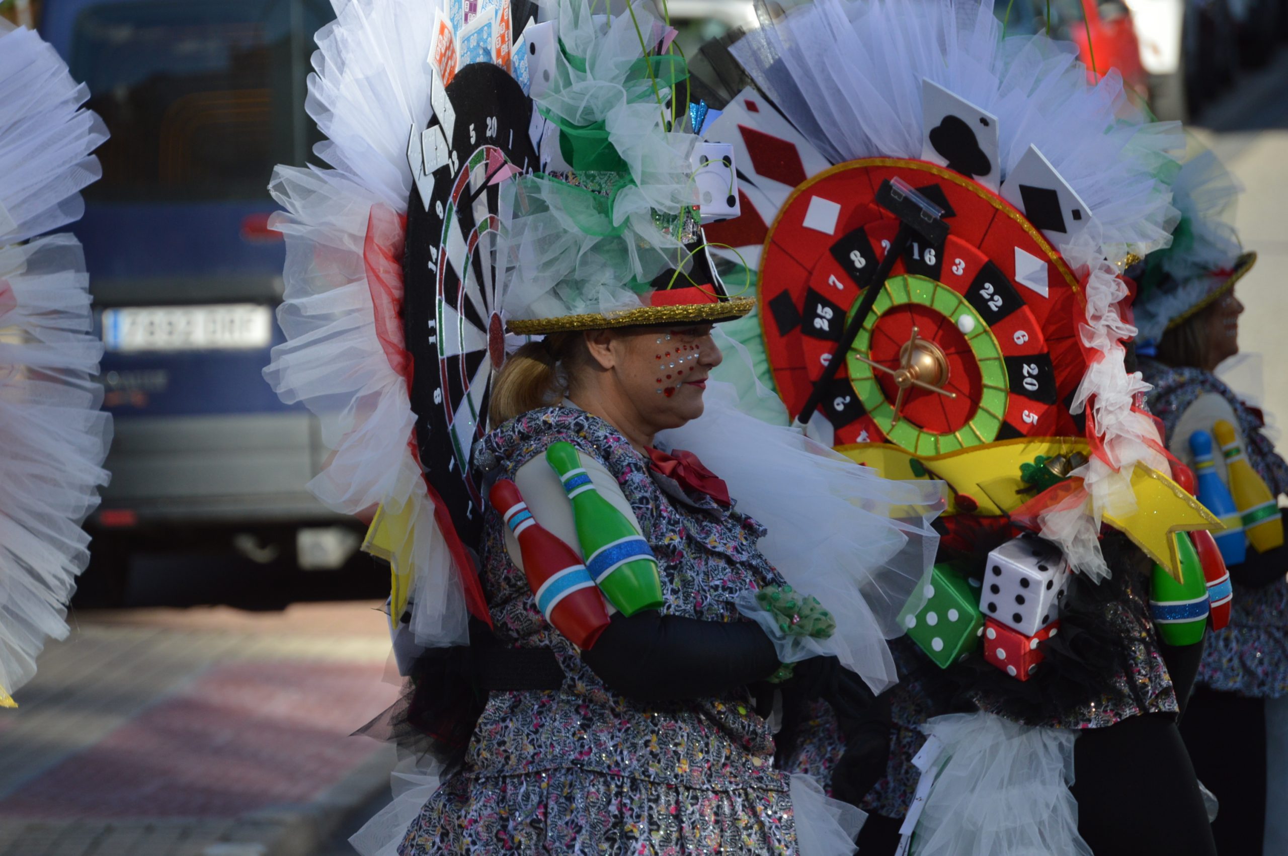Carnavales en Ponferrada, el sol saca a la calle a miles de ponferradinos para disfrutar del desfile 113