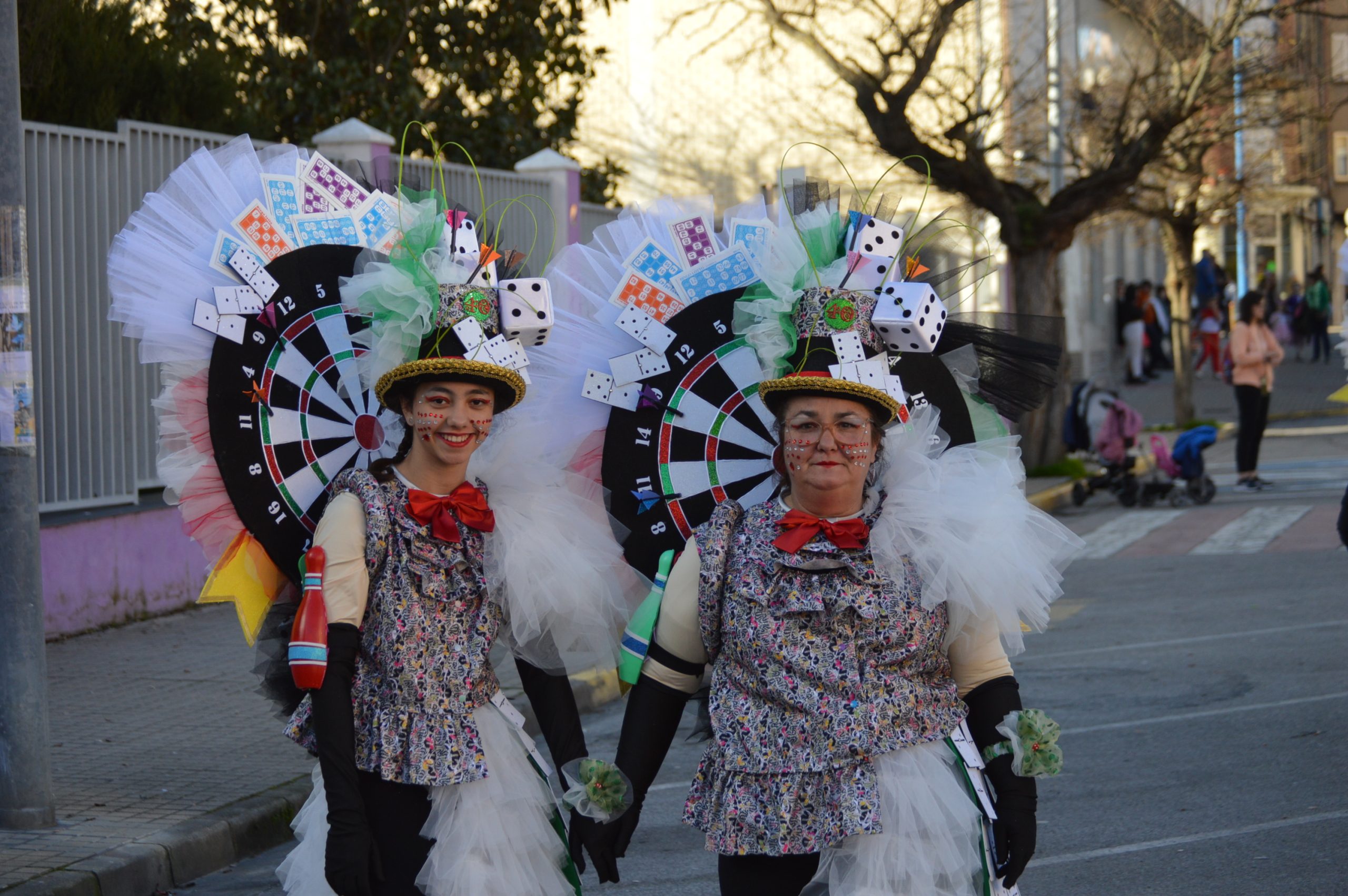 Carnavales en Ponferrada, el sol saca a la calle a miles de ponferradinos para disfrutar del desfile 111