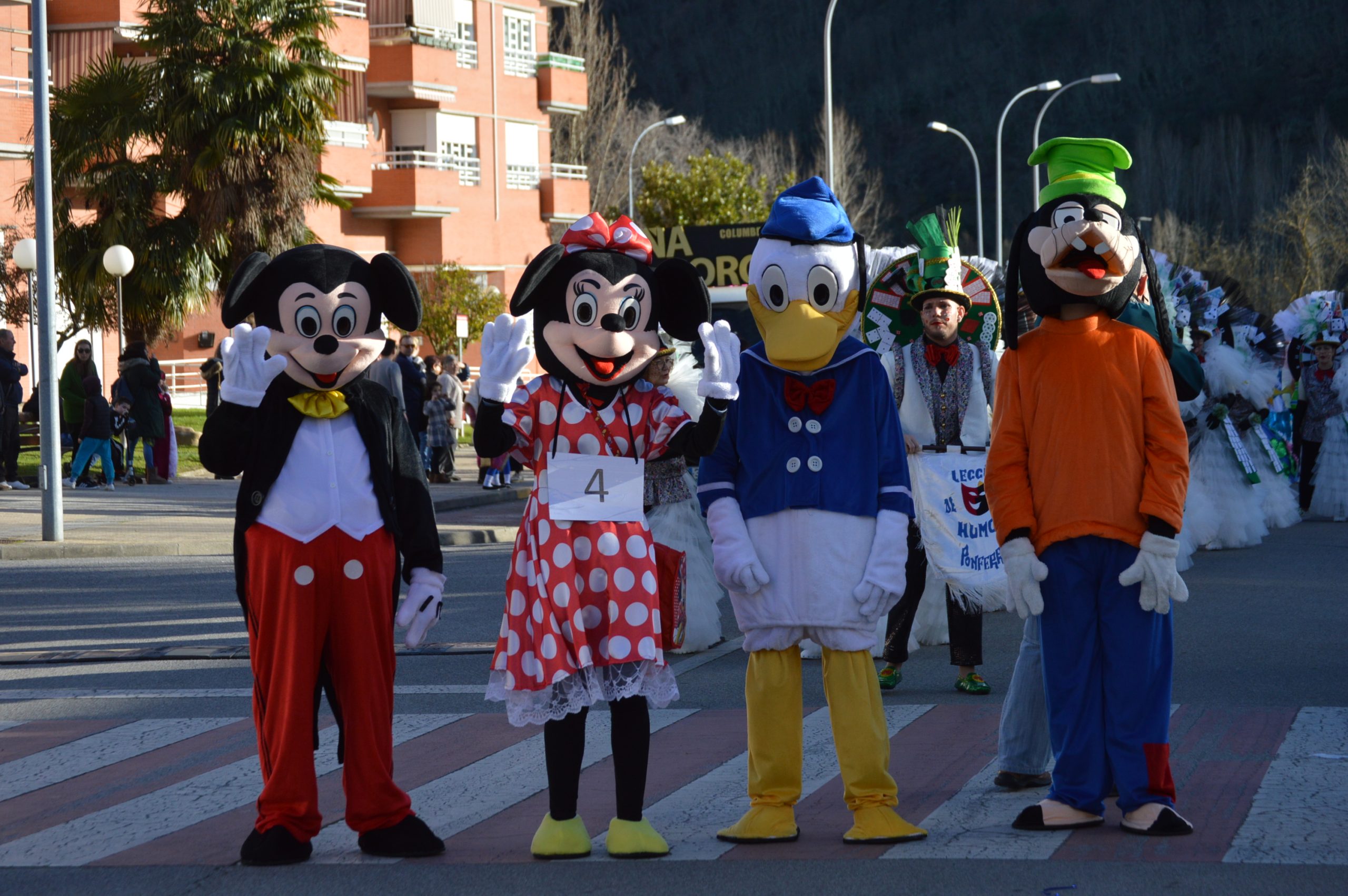 Carnavales en Ponferrada, el sol saca a la calle a miles de ponferradinos para disfrutar del desfile 109