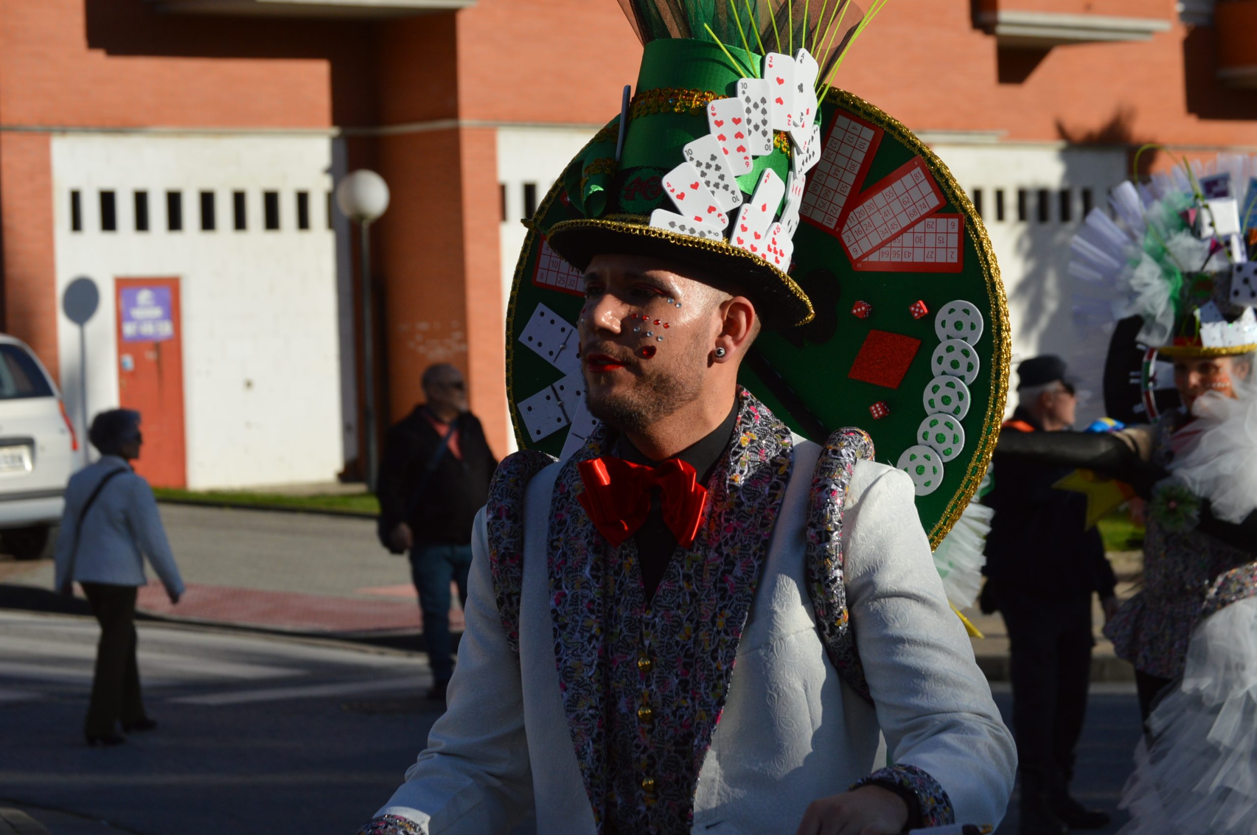 Carnavales en Ponferrada, el sol saca a la calle a miles de ponferradinos para disfrutar del desfile 106