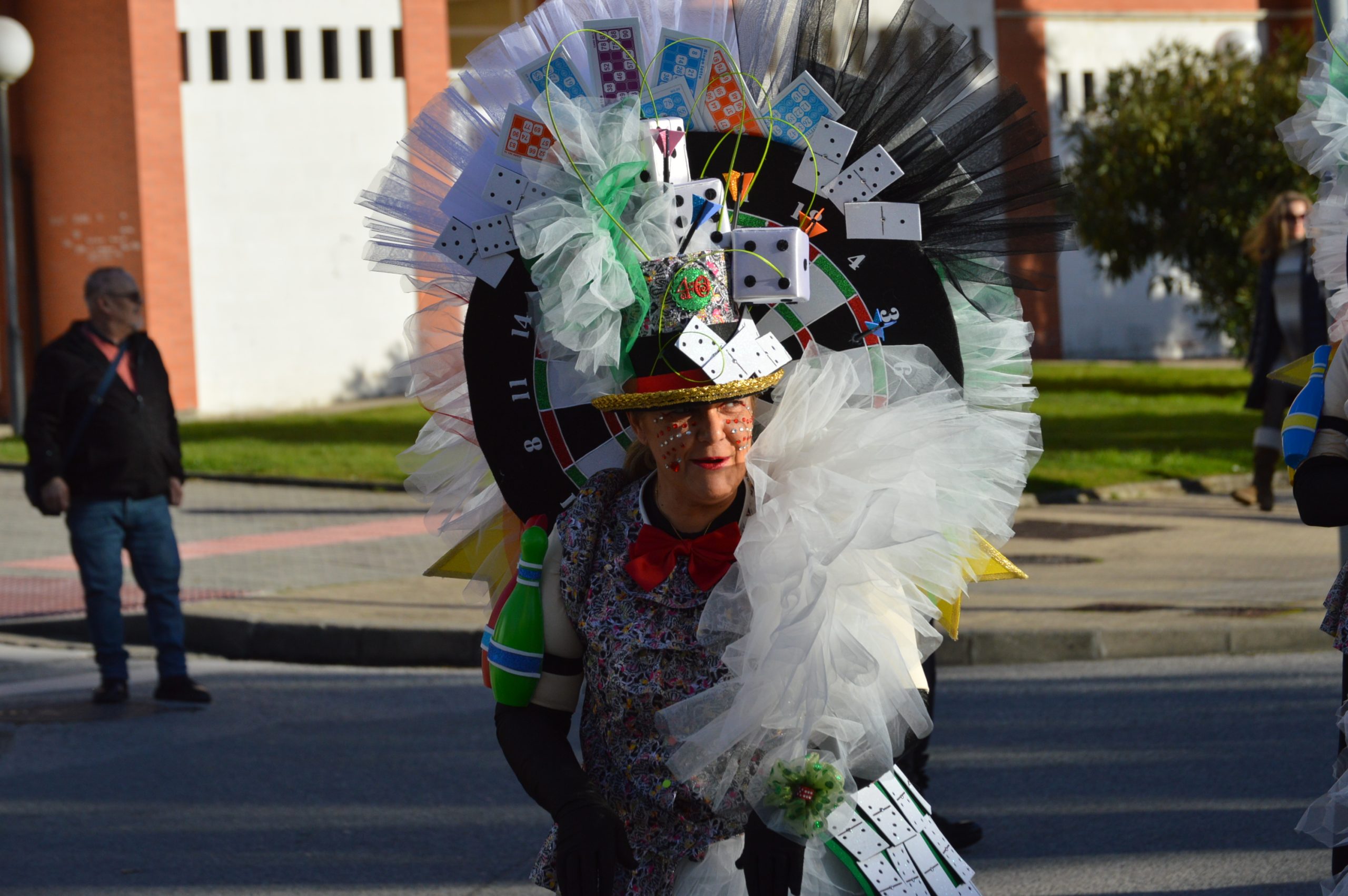 Carnavales en Ponferrada, el sol saca a la calle a miles de ponferradinos para disfrutar del desfile 105