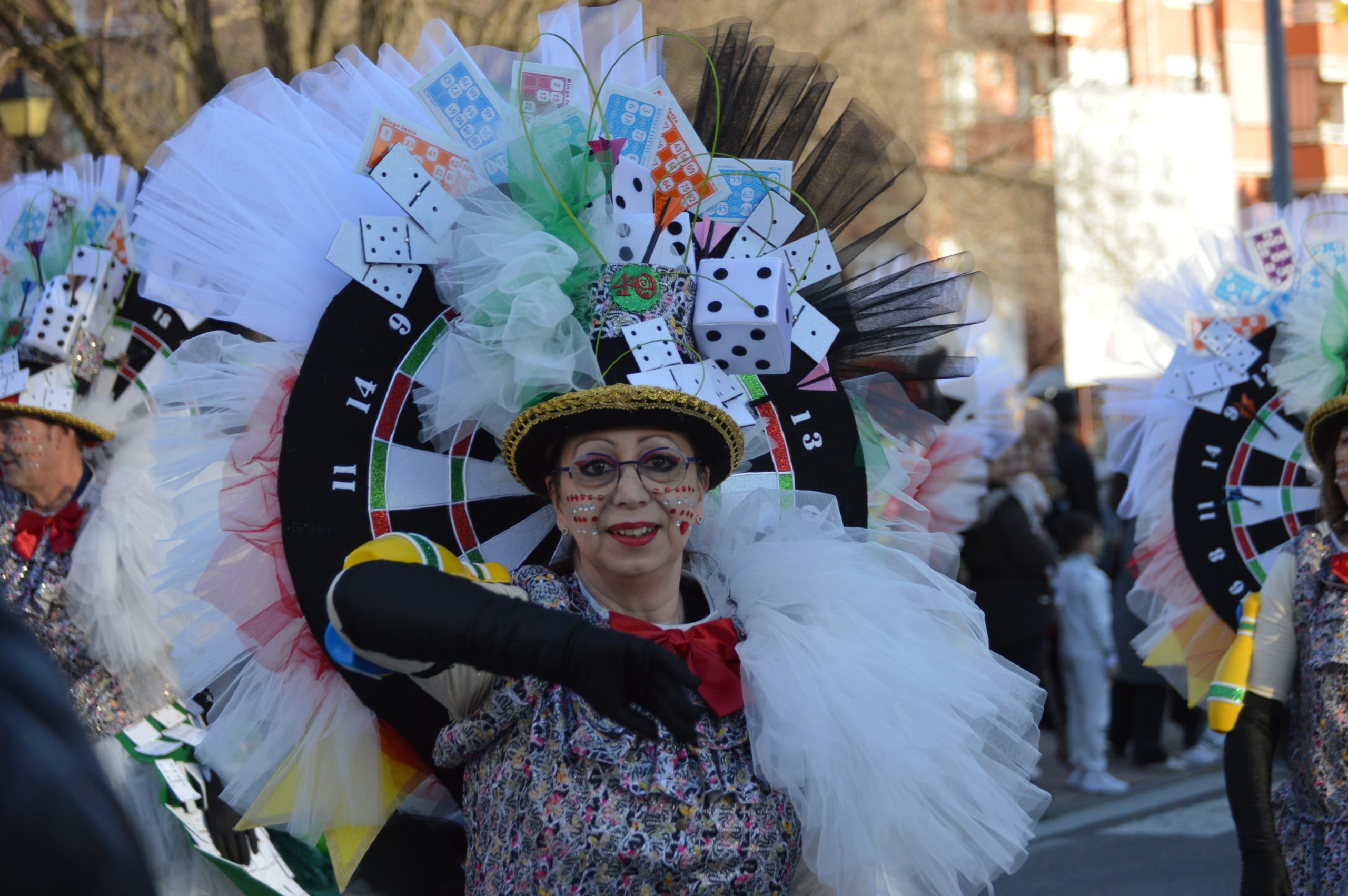 Carnavales en Ponferrada, el sol saca a la calle a miles de ponferradinos para disfrutar del desfile 98