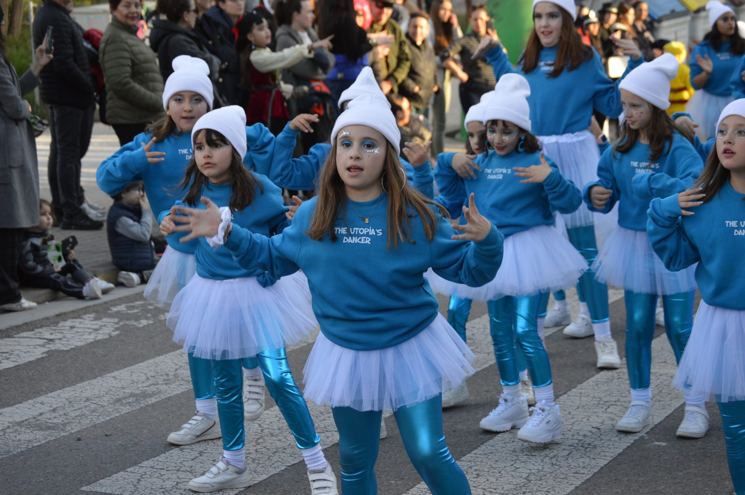 Carnavales en Ponferrada, el sol saca a la calle a miles de ponferradinos para disfrutar del desfile 70