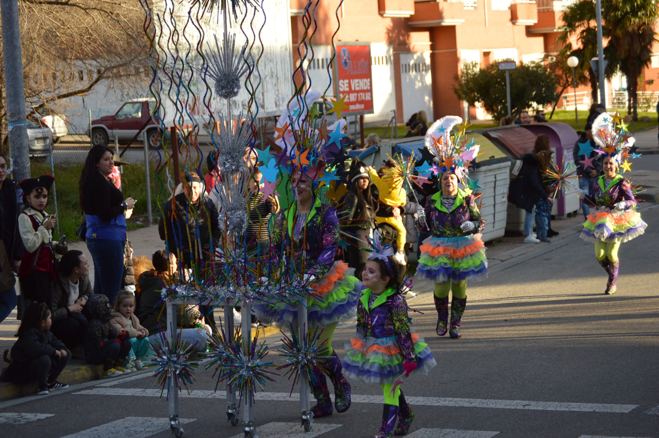 Carnavales en Ponferrada, el sol saca a la calle a miles de ponferradinos para disfrutar del desfile 58