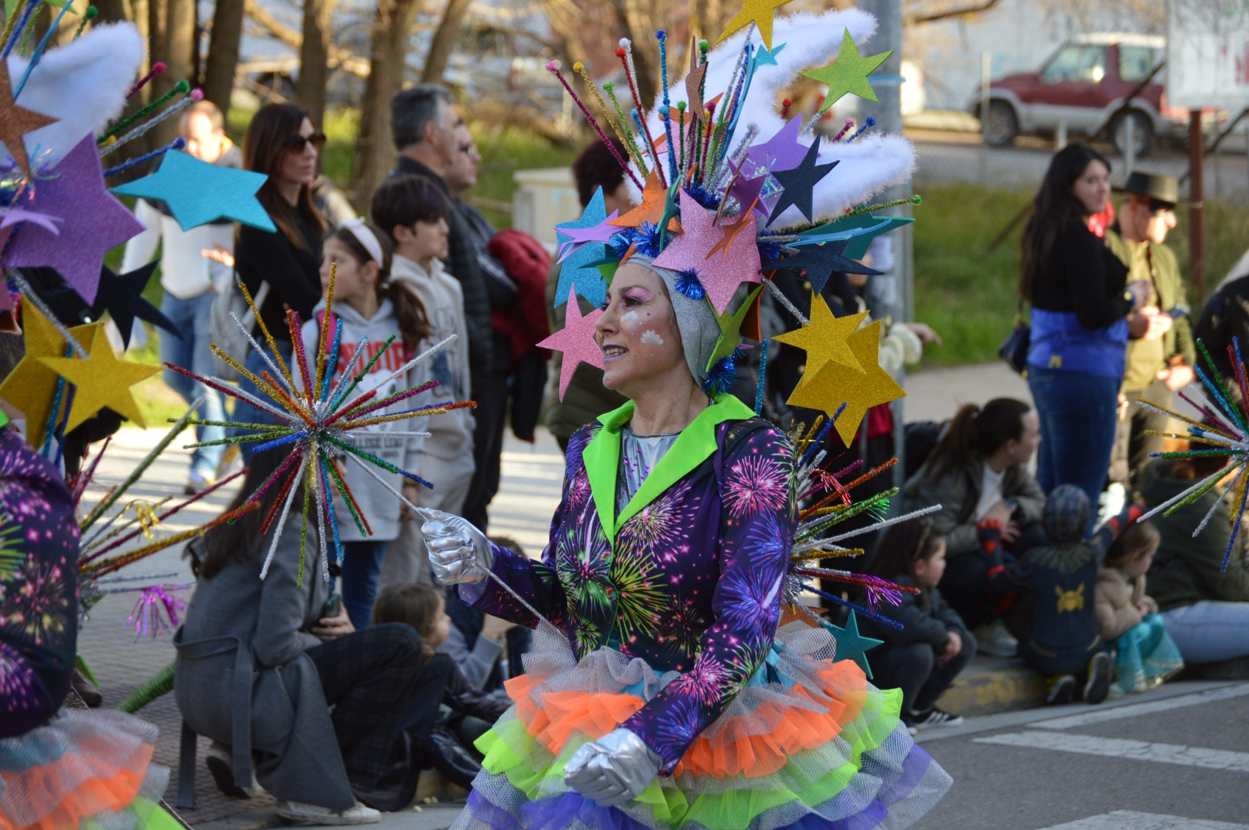 Carnavales en Ponferrada, el sol saca a la calle a miles de ponferradinos para disfrutar del desfile 57