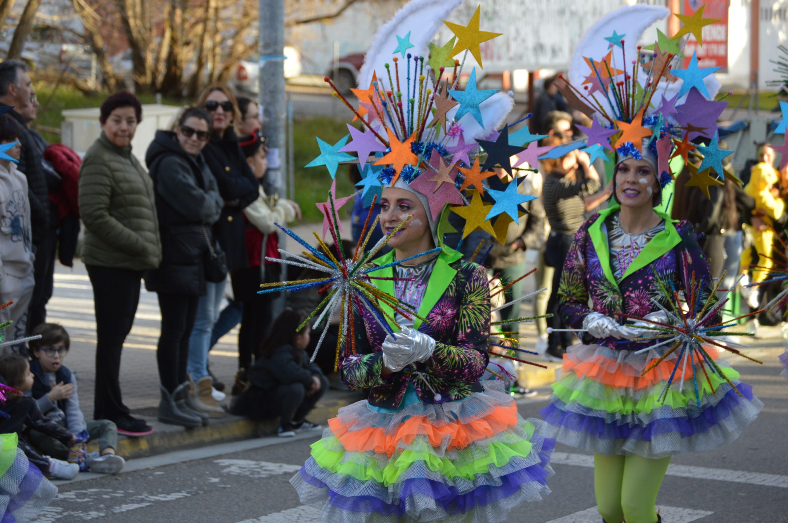 Carnavales en Ponferrada, el sol saca a la calle a miles de ponferradinos para disfrutar del desfile 56