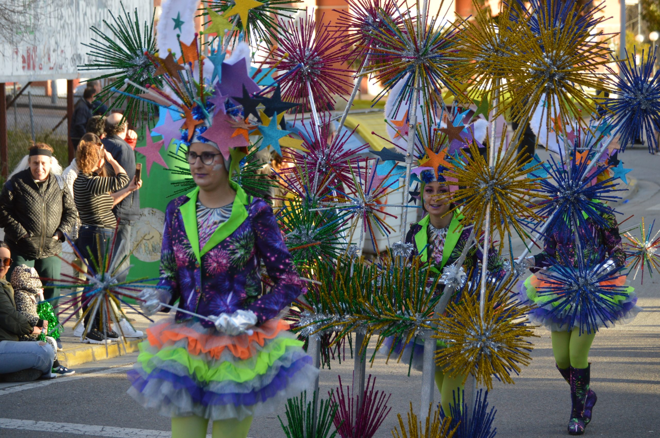 Carnavales en Ponferrada, el sol saca a la calle a miles de ponferradinos para disfrutar del desfile 55