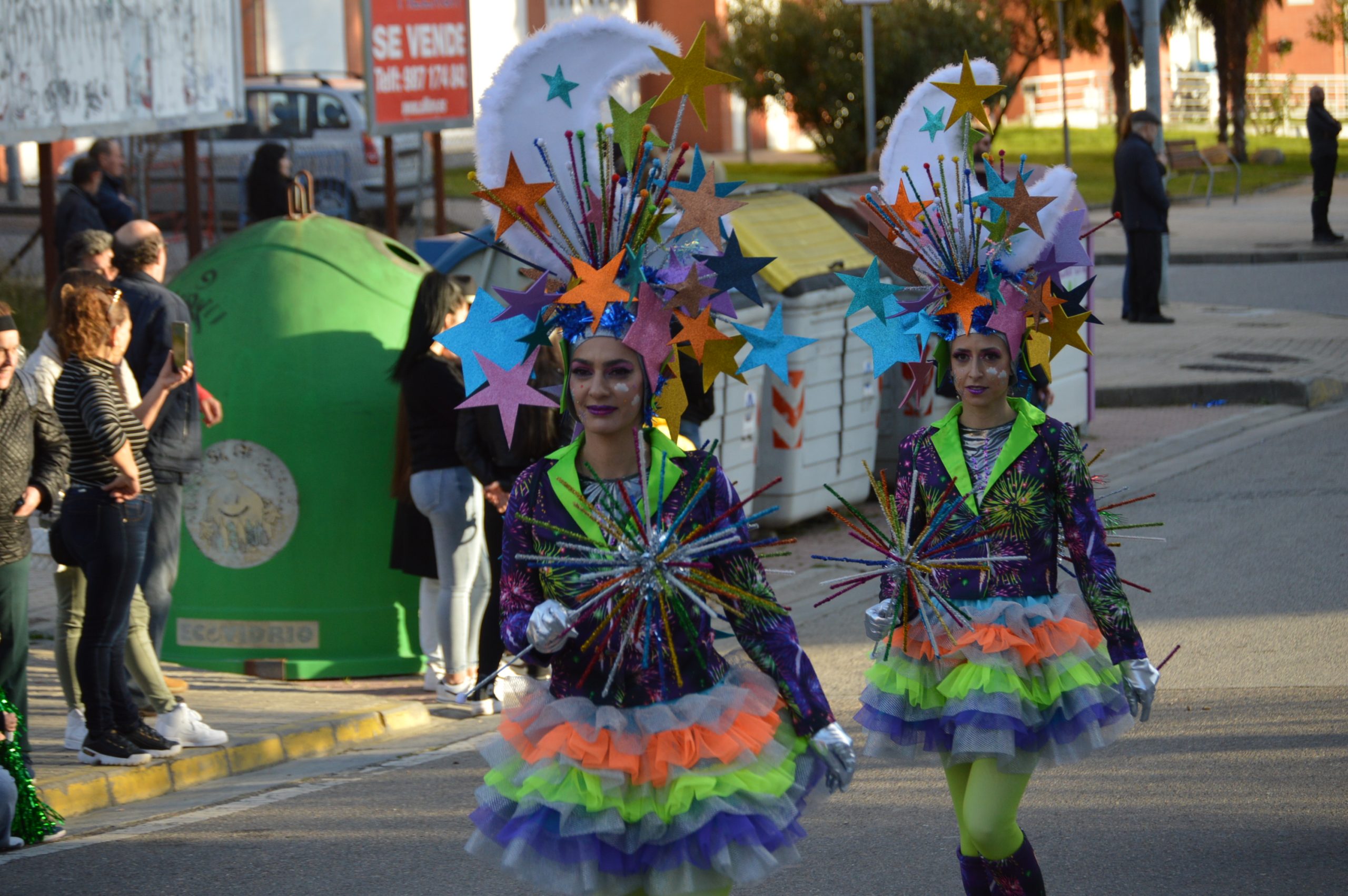 Carnavales en Ponferrada, el sol saca a la calle a miles de ponferradinos para disfrutar del desfile 54
