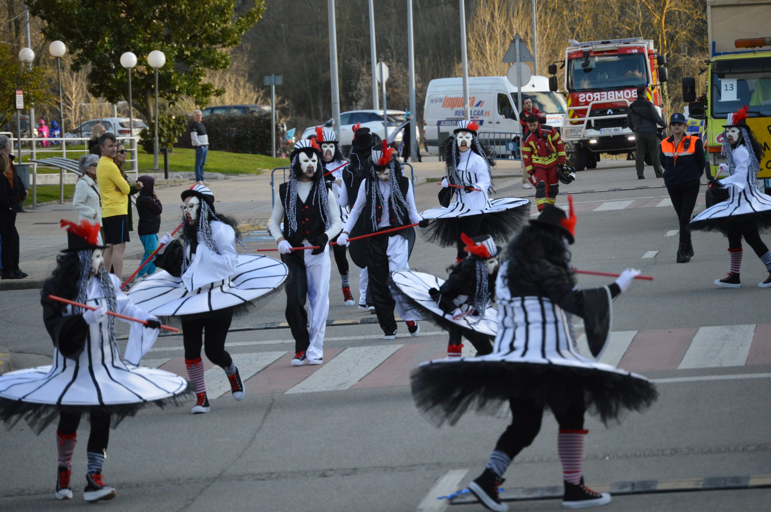 Carnavales en Ponferrada, el sol saca a la calle a miles de ponferradinos para disfrutar del desfile 49