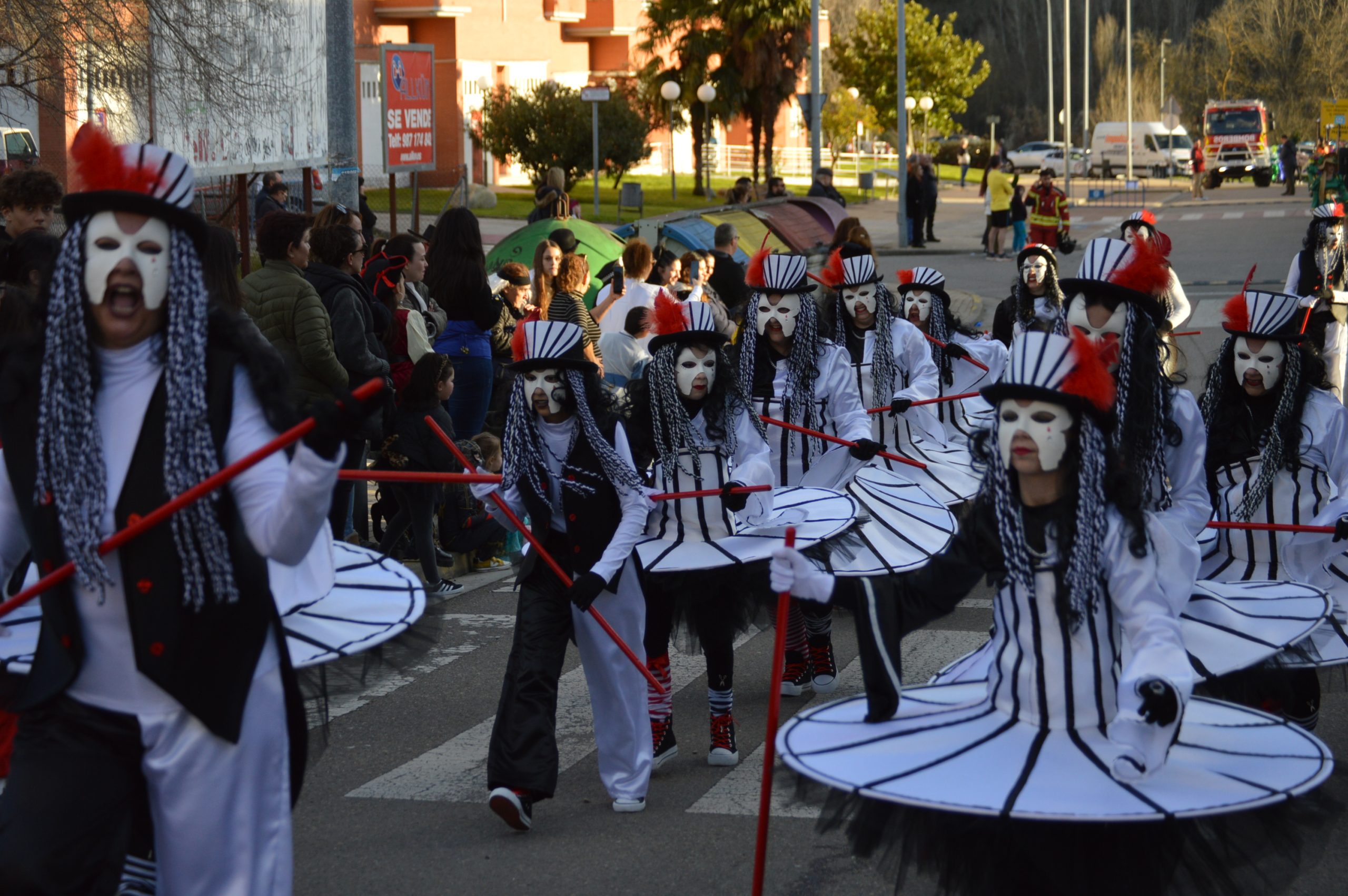 Carnavales en Ponferrada, el sol saca a la calle a miles de ponferradinos para disfrutar del desfile 45